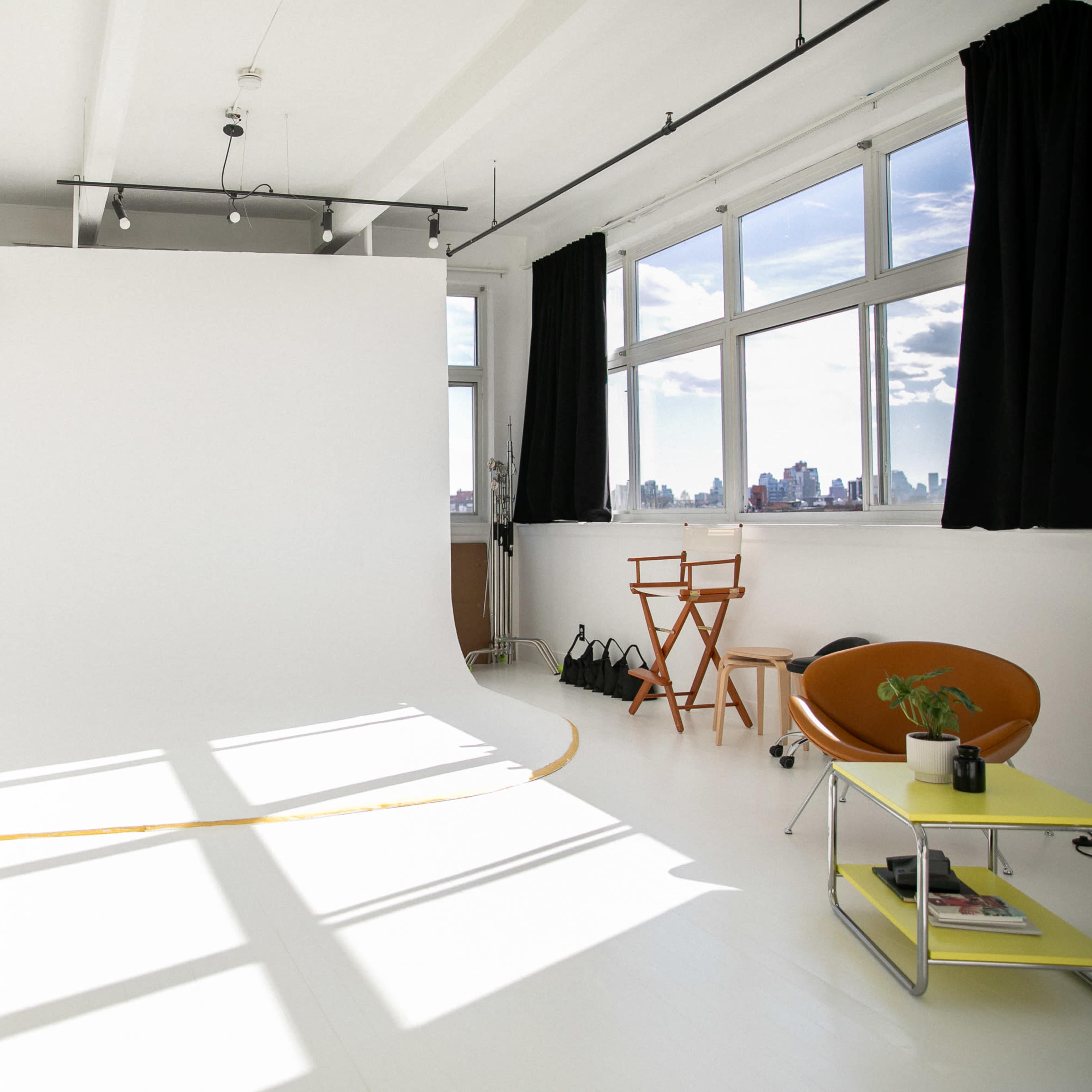 Spacious Minimalistic Photo Studio with lots of Natural Light Image in Greenpoint, Brooklyn, NY