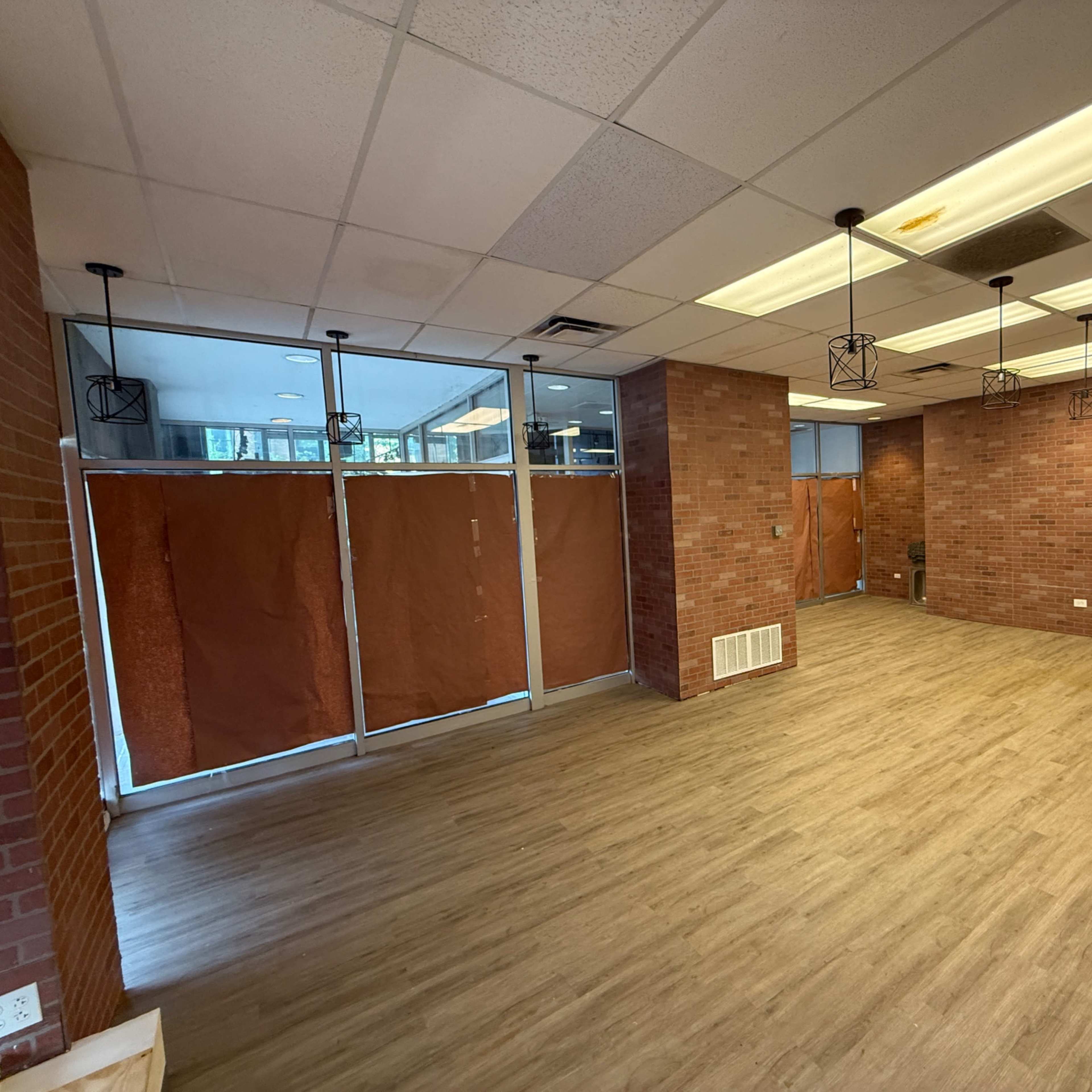 Unique Event Space with nail salon and grocery/liquor store. Image in Lake View, Chicago, IL