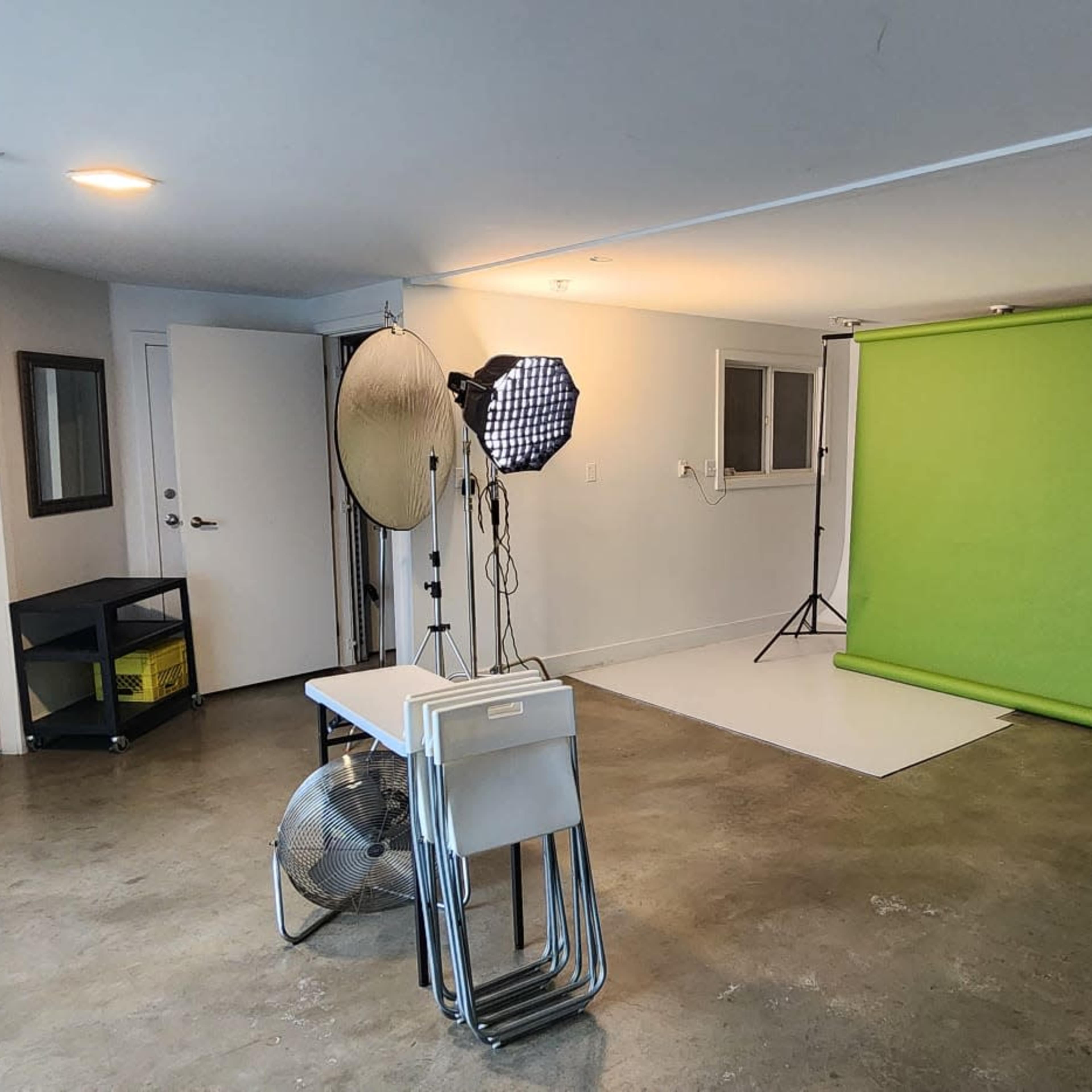 Bright Studio For Photo/Video Shoots w/ Ground Level Access Image in Central Vancouver, Vancouver, BC