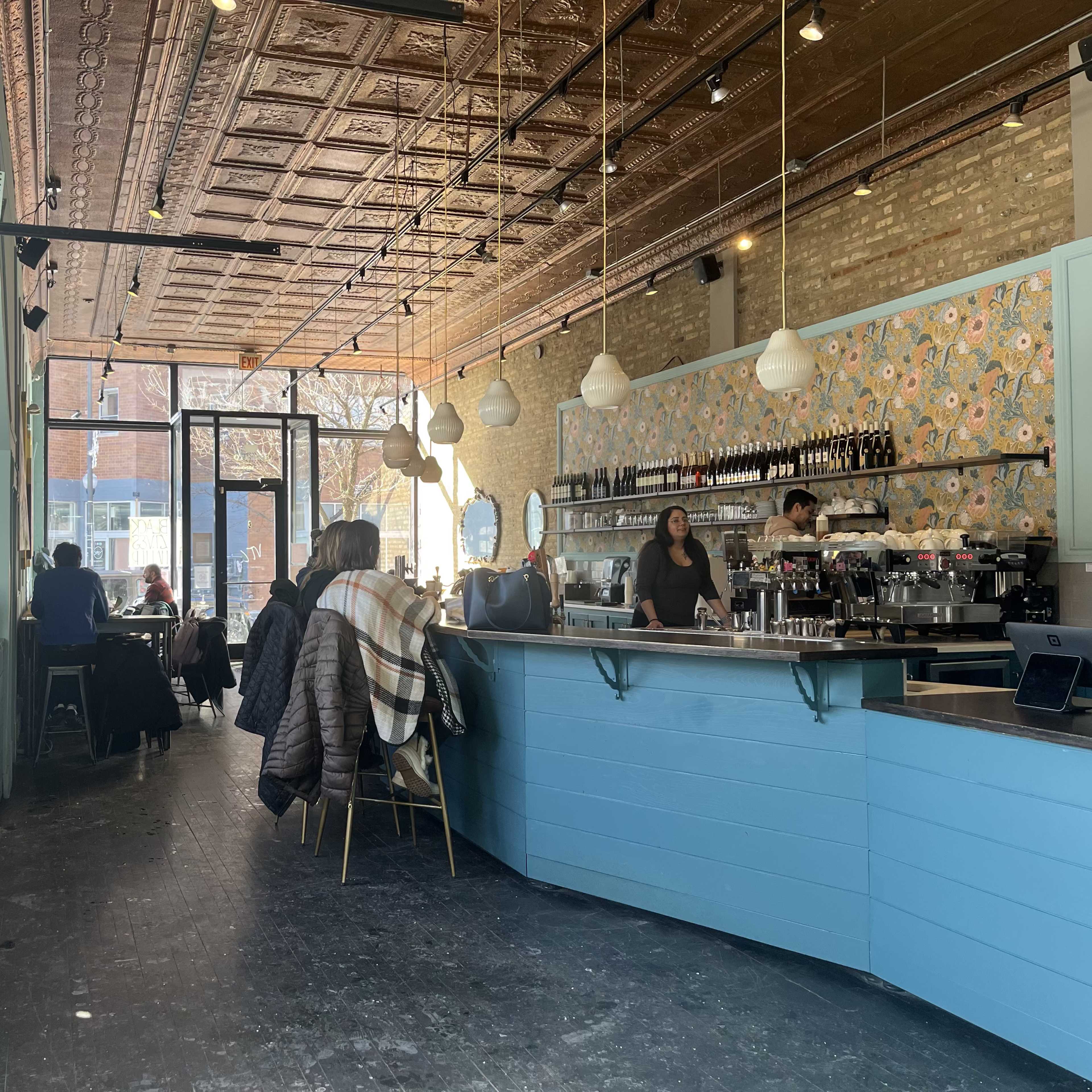 Downtown Trendy Bar and Cafe with Natural Light Image in Bucktown, Chicago, IL