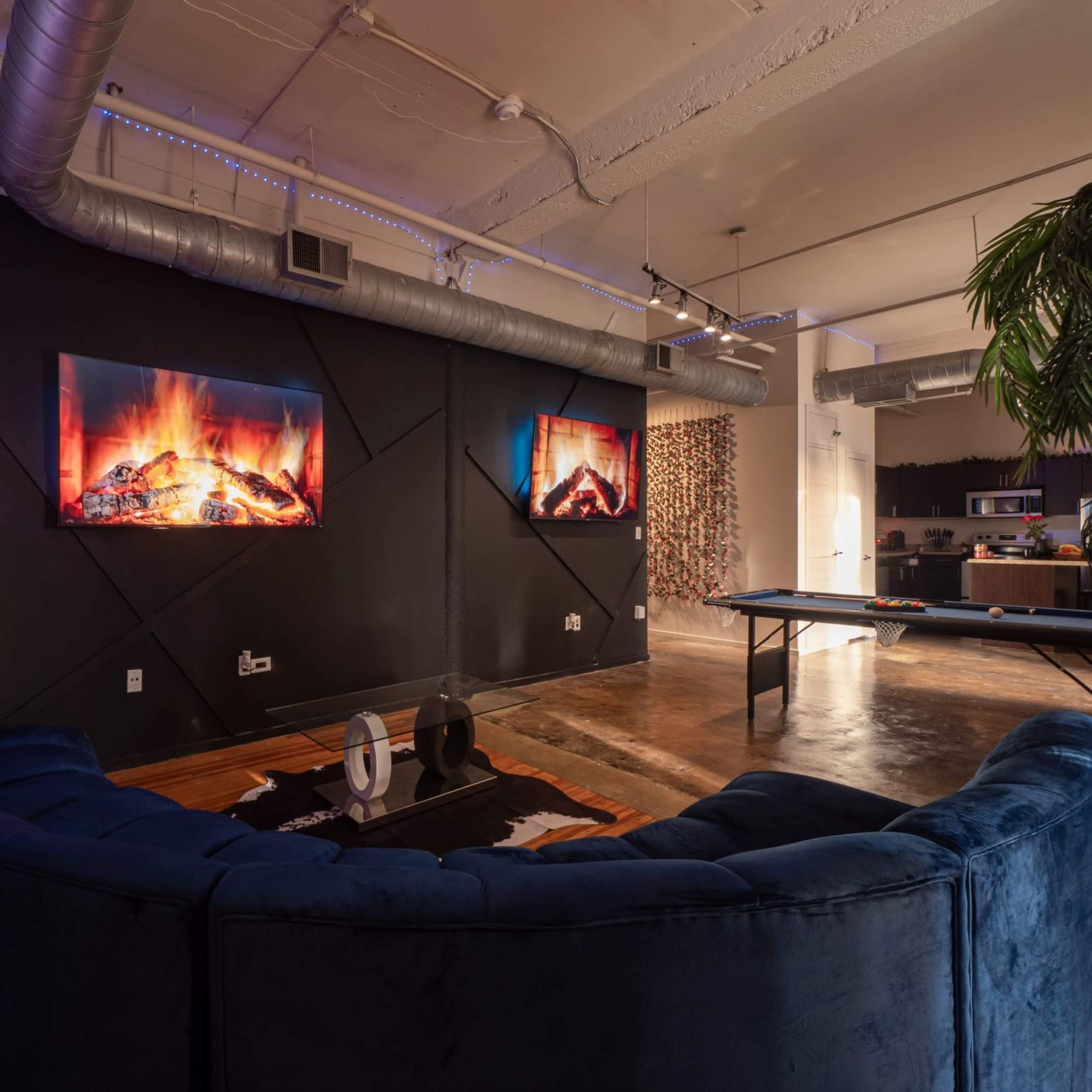 Downtown Loft with lots of Creative Space ! Private Balcony ! Image in Dallas Downtown Historic District, Dallas, TX
