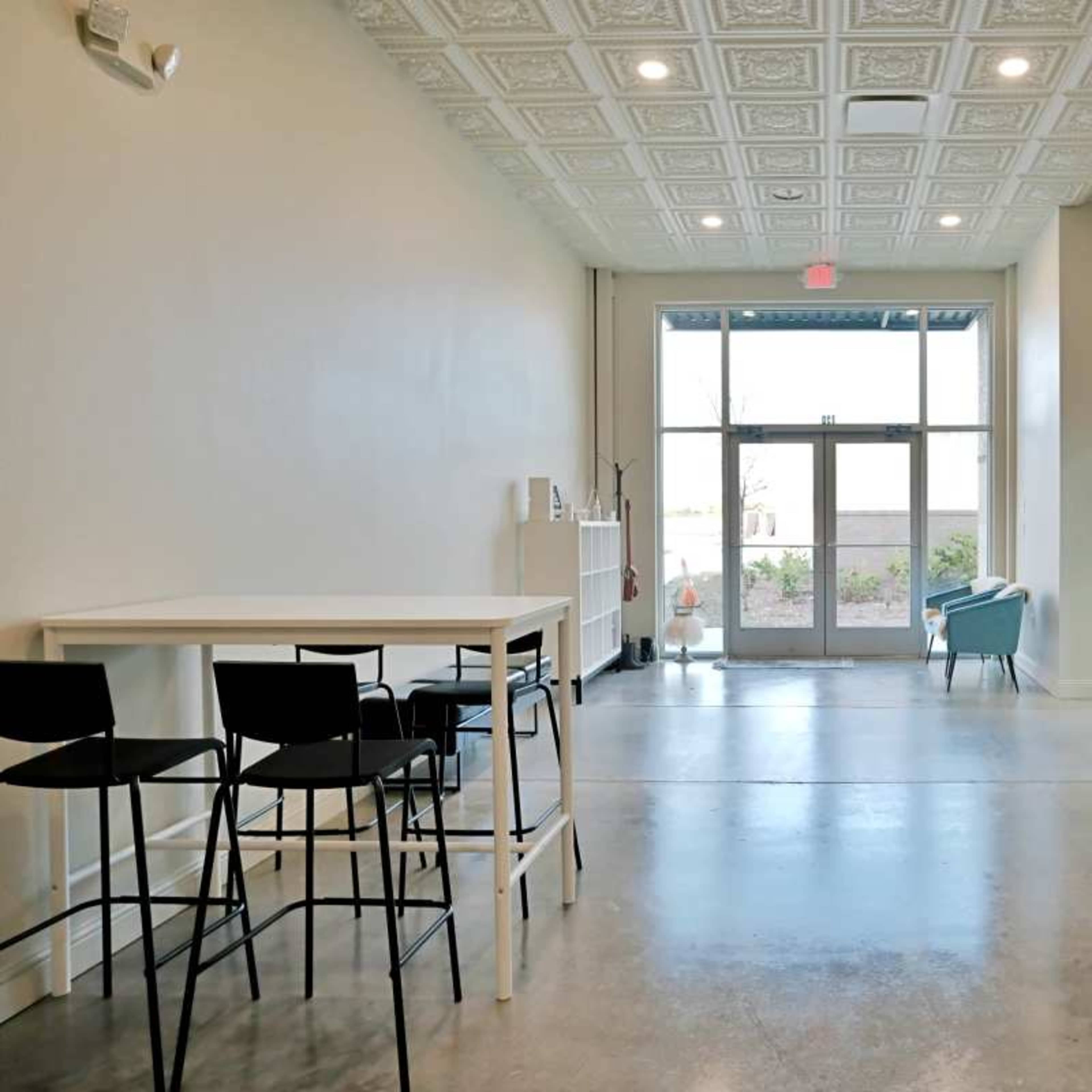 Airy Elegance:  Modern Loft Studio Event Space for Creatives Image in Northwest Carrollton, Carrollton, TX