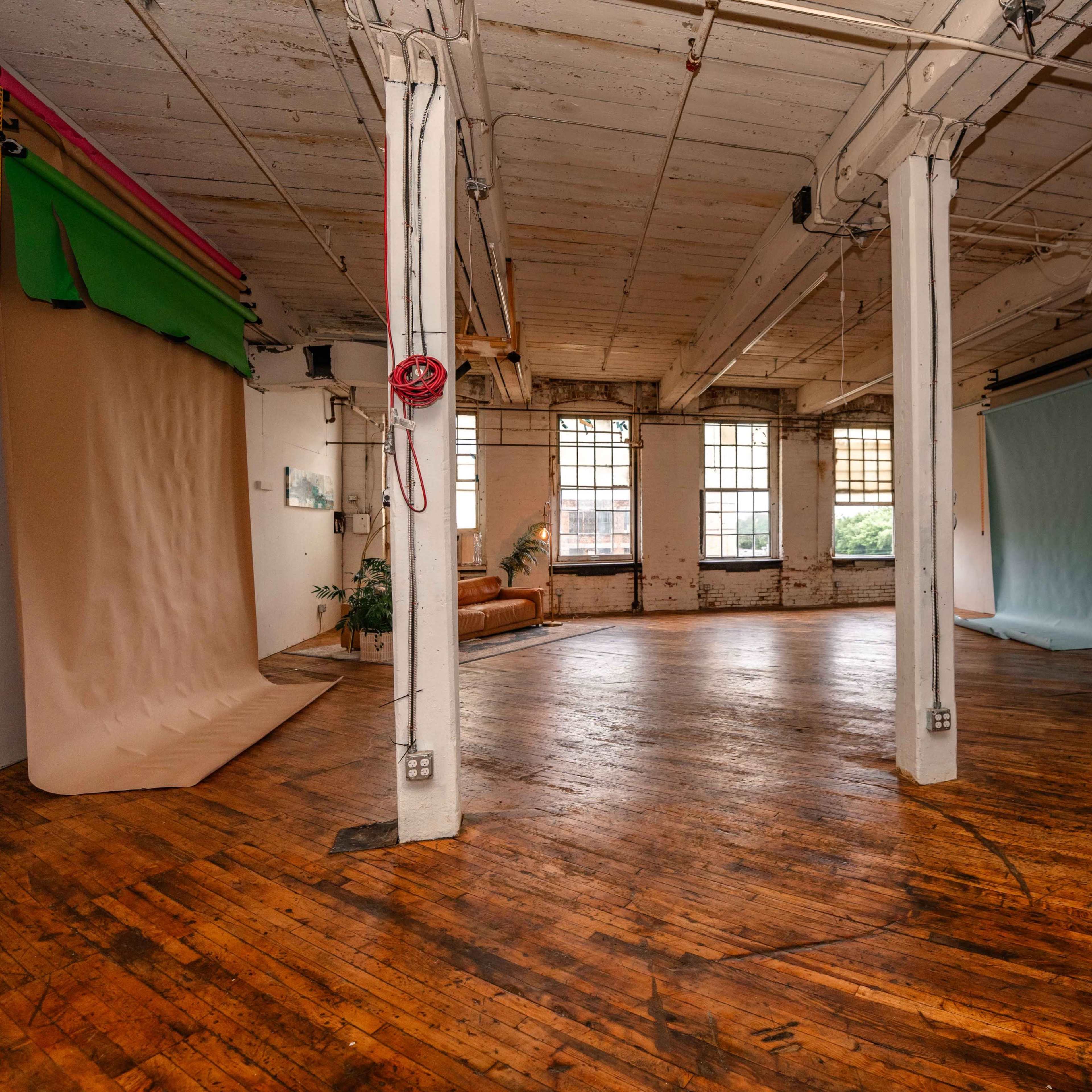 BRAND NEW 1500 SQ FT NATURAL LIGHT STUDIO Image in North Philadelphia, Philadelphia, PA