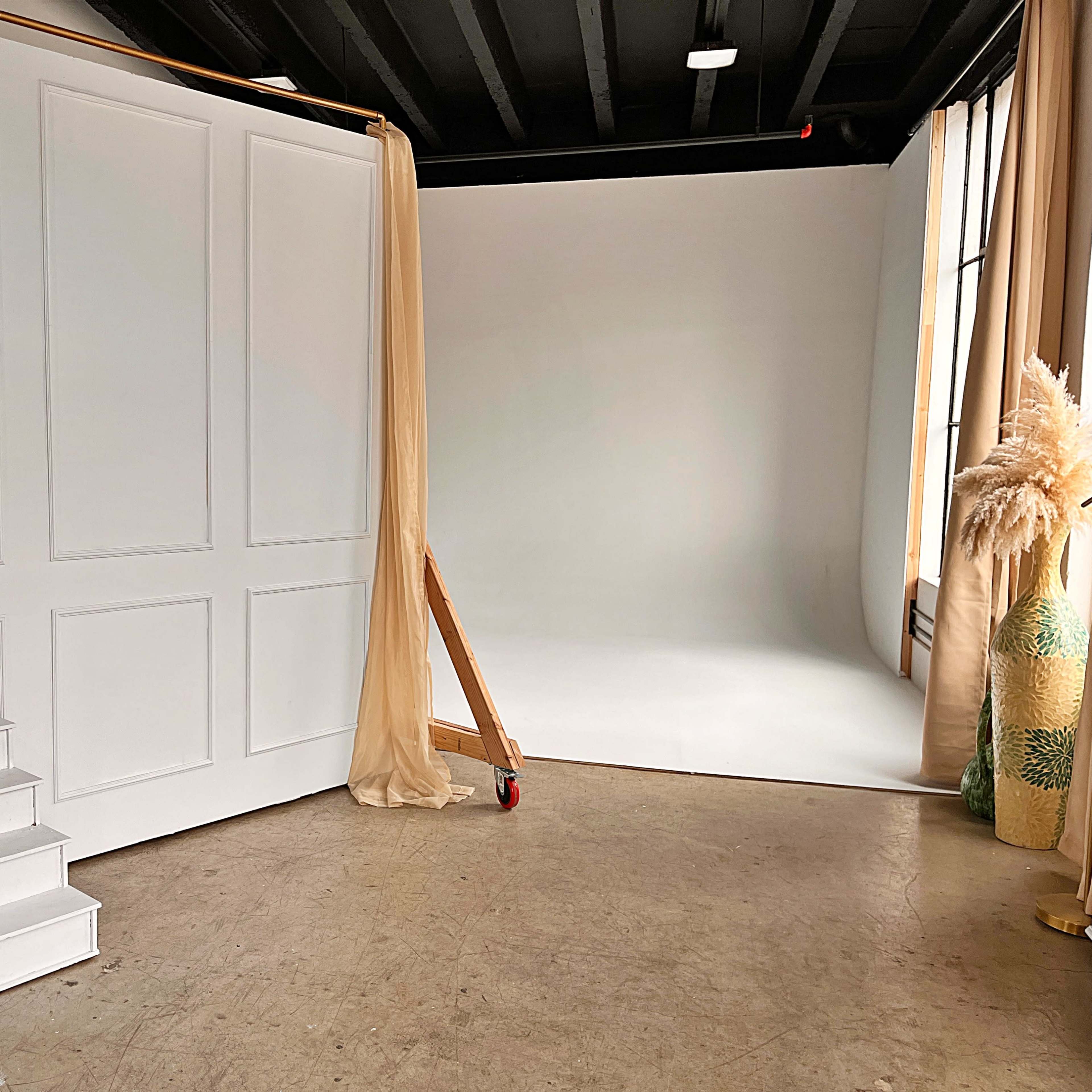 Creative Open Studio w/ City Views, Cyclorama Wall, & Natural Ligthing Image in Central LA, Los Angeles, CA