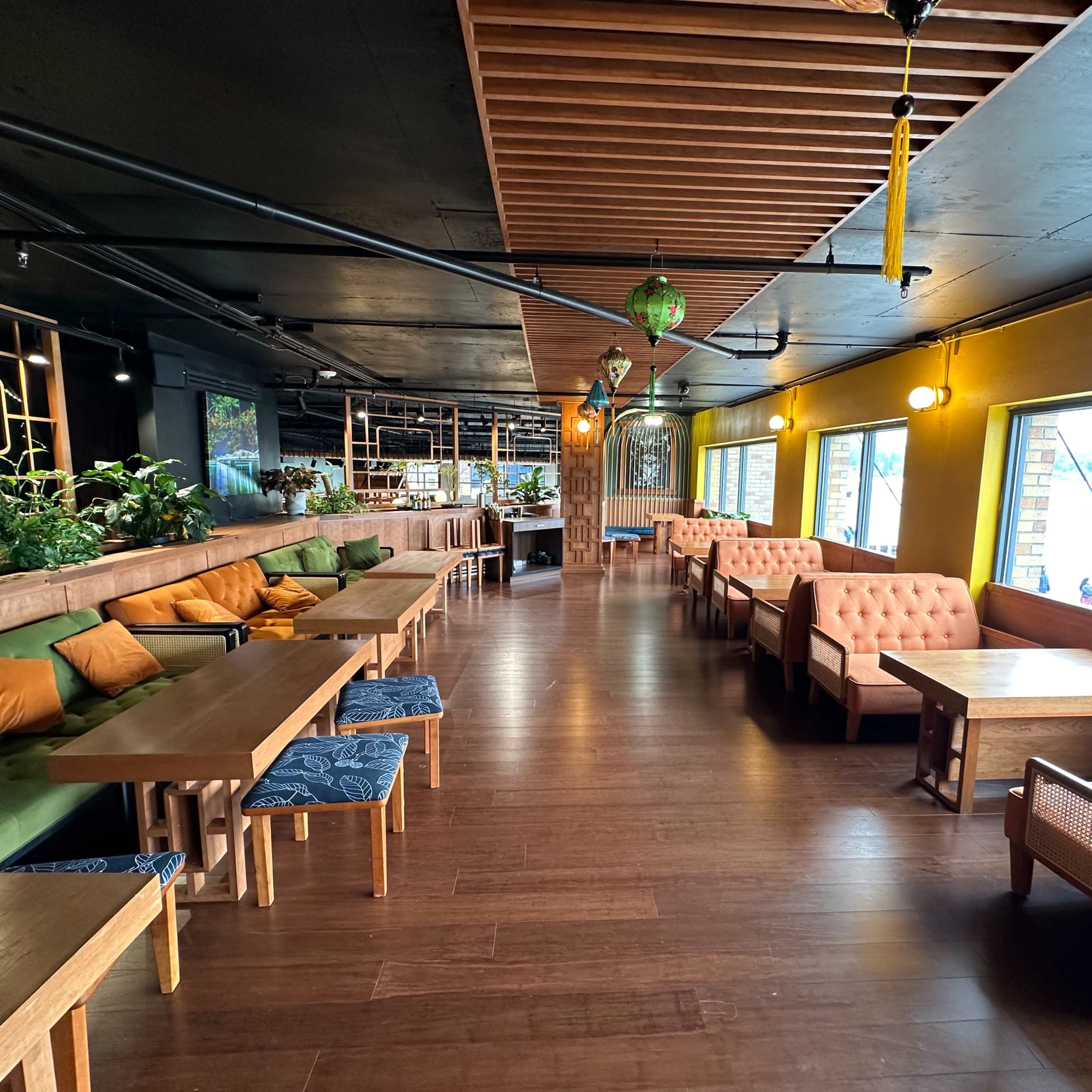 Second Story Lake View Lounge Area Image in Renton, Renton, WA