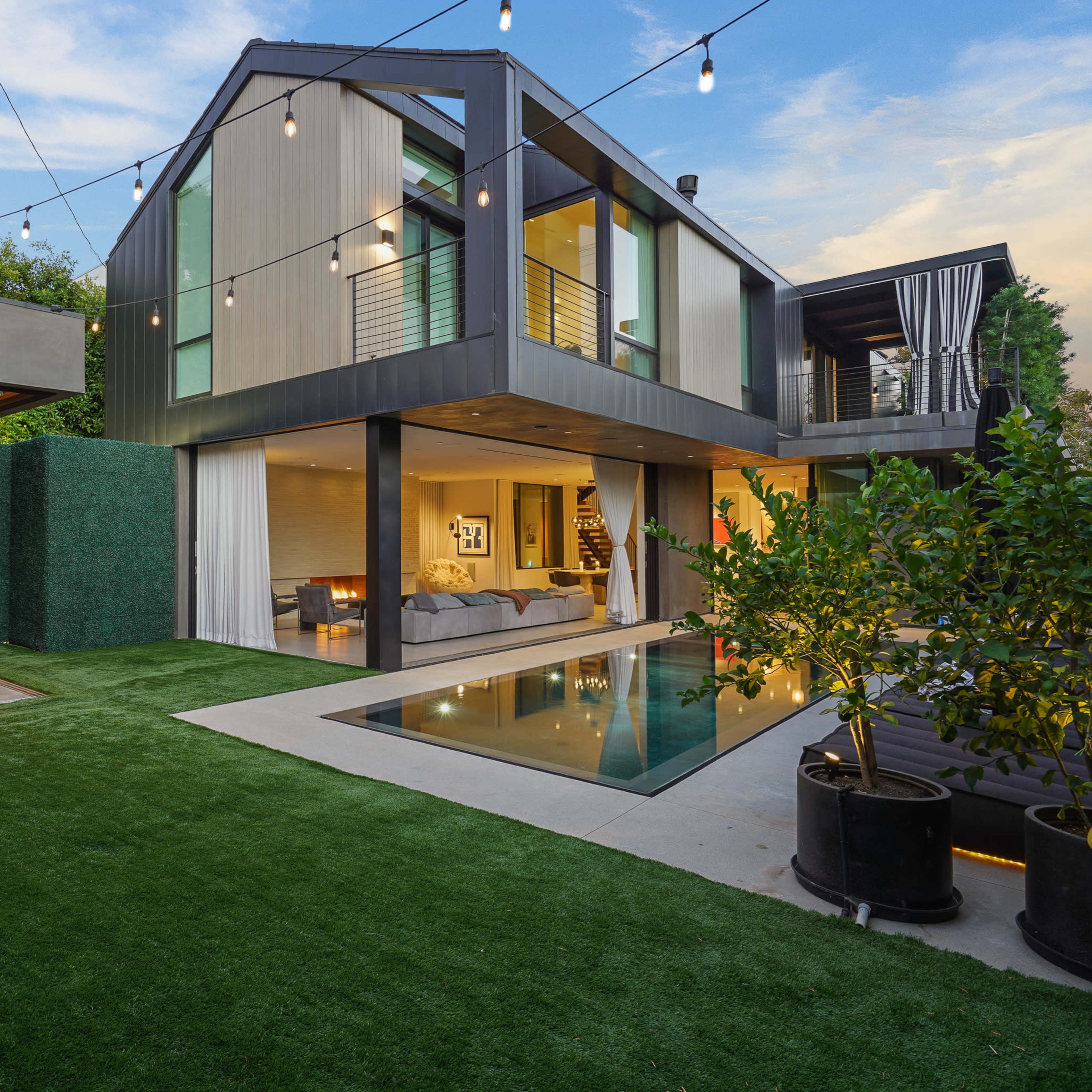 Chic Poolside Lounge & Event Space Image in Beverly Grove, Los Angeles, CA