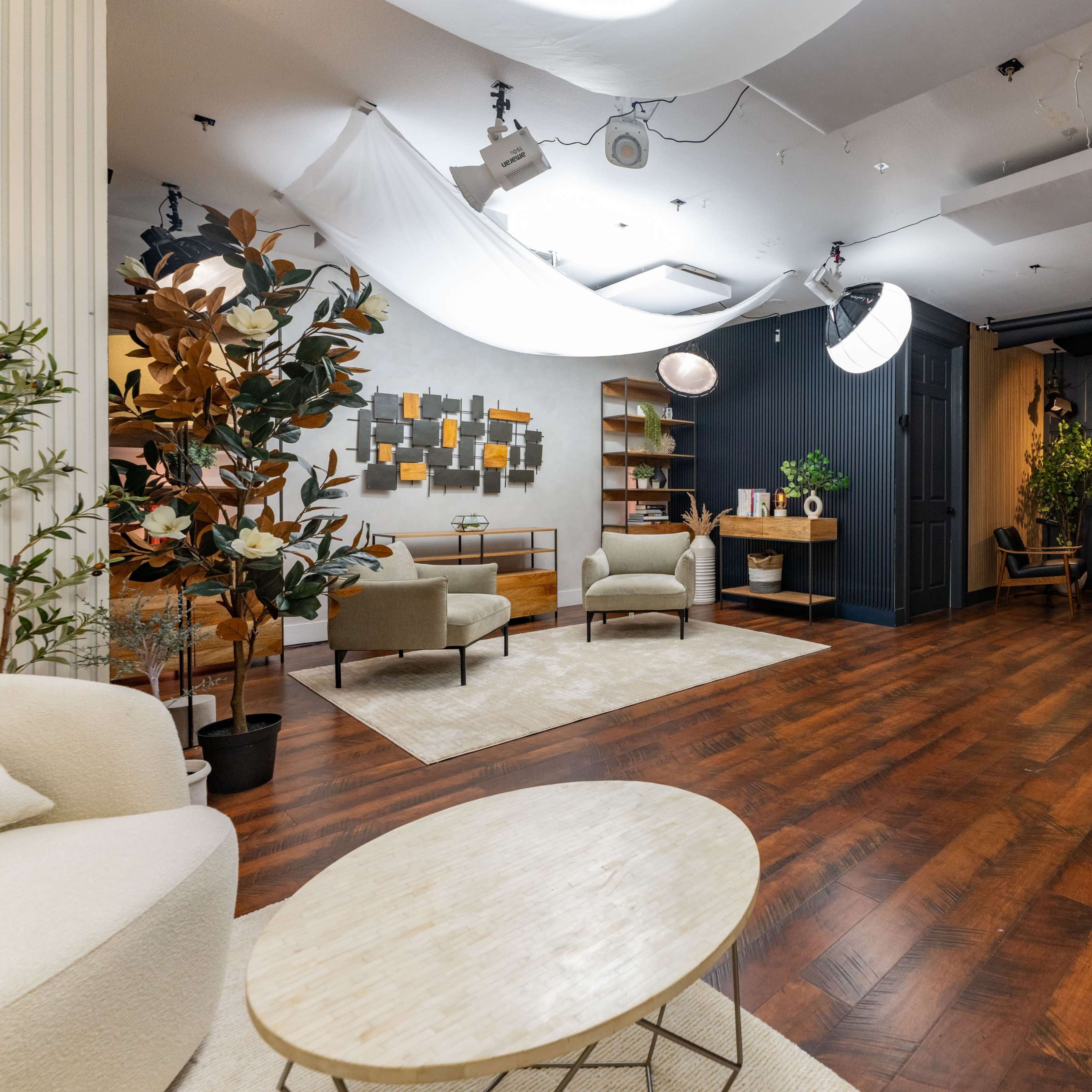 Content Creation Studio - Downtown - Podcast/Video/Photo - Various Lighting Options INCLUDED Image in Austin, Austin, TX