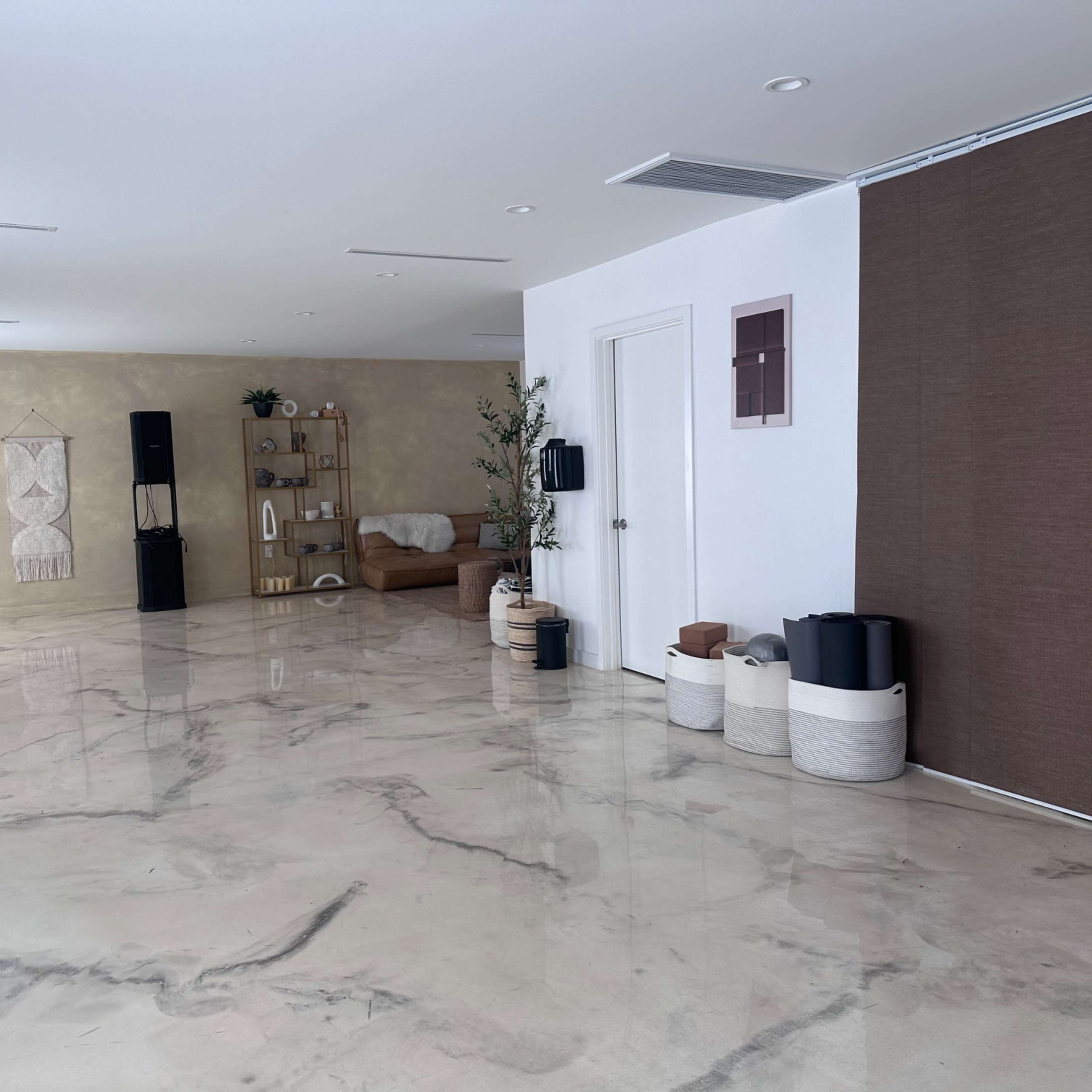 Beautiful Studio in prime Weho location Image in Central LA, West Hollywood, CA