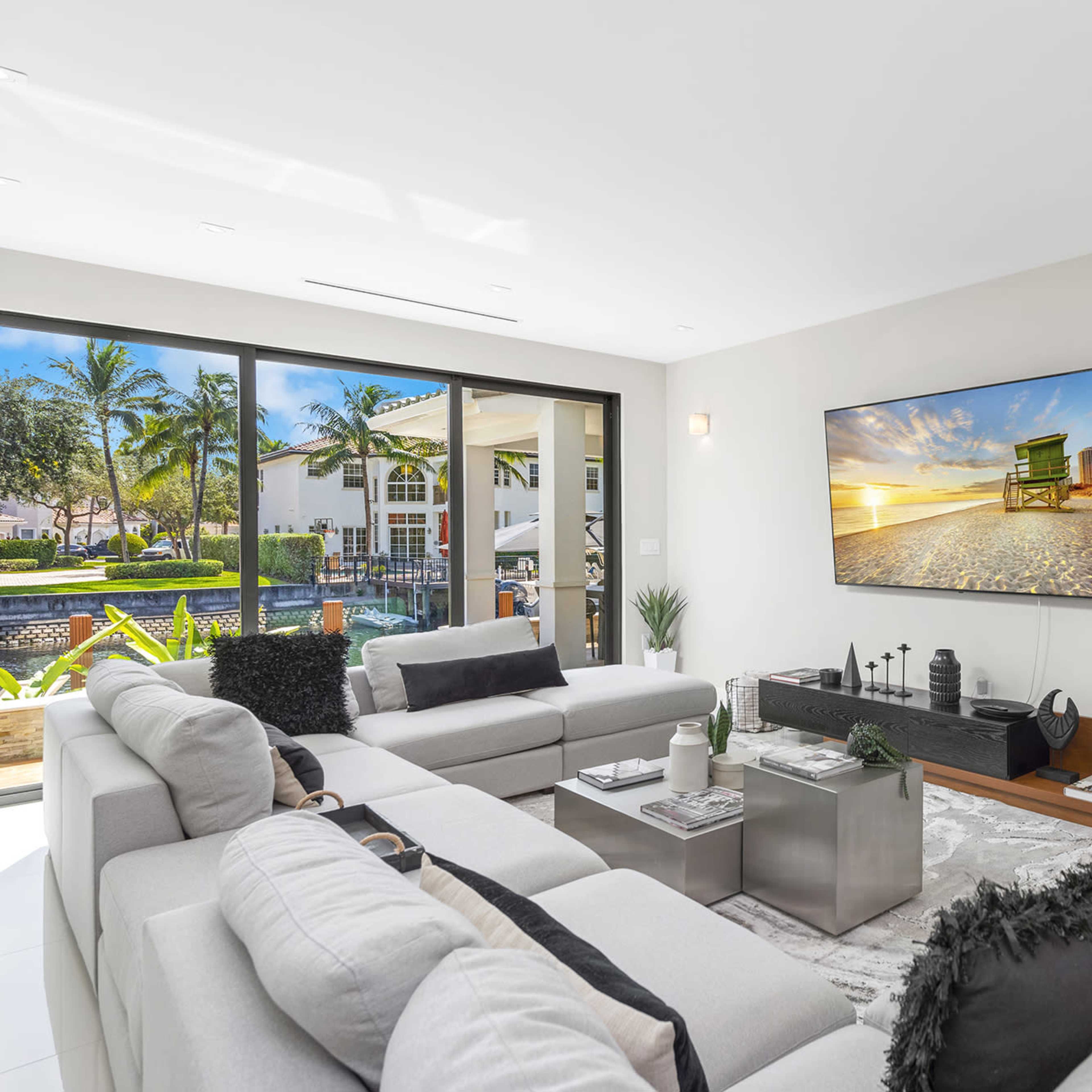 Hollywood Paradise Image in Hollywood Lakes, Hollywood, FL