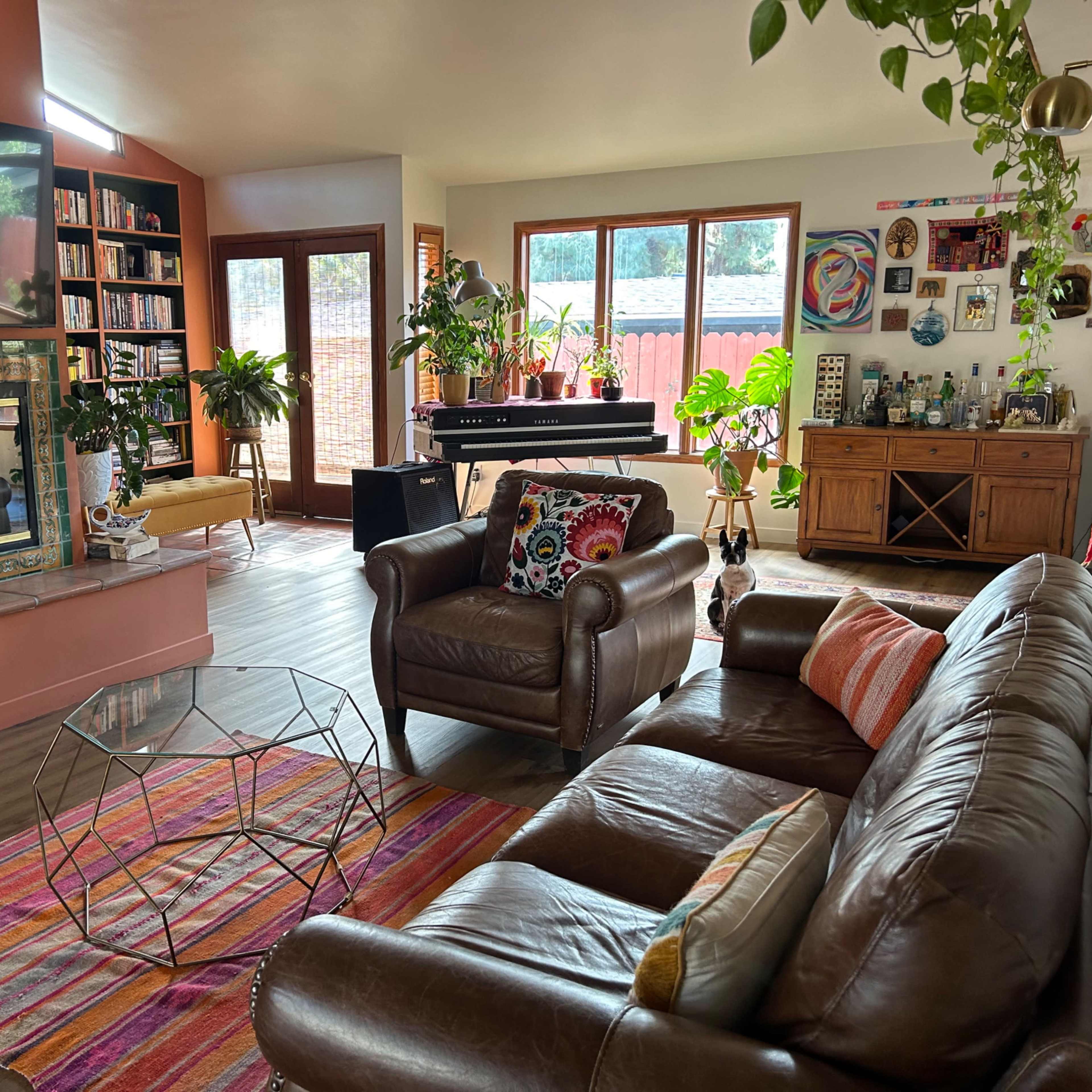 Urban Jungle Artistic Home Image in Woodland Hills, Los Angeles, CA