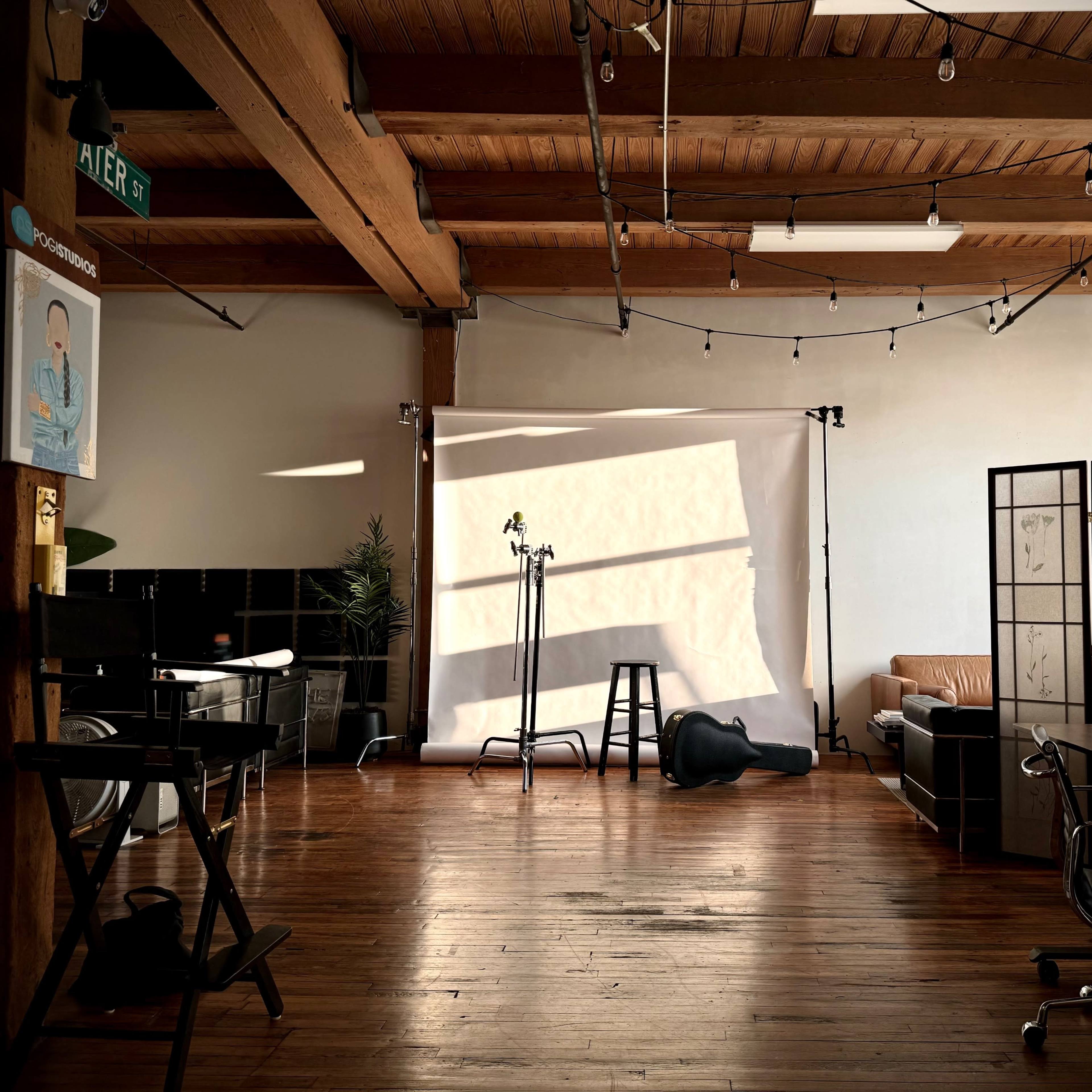 Photo Studio, Podcast Space and Co-Working Loft Image in West Town, Chicago, IL