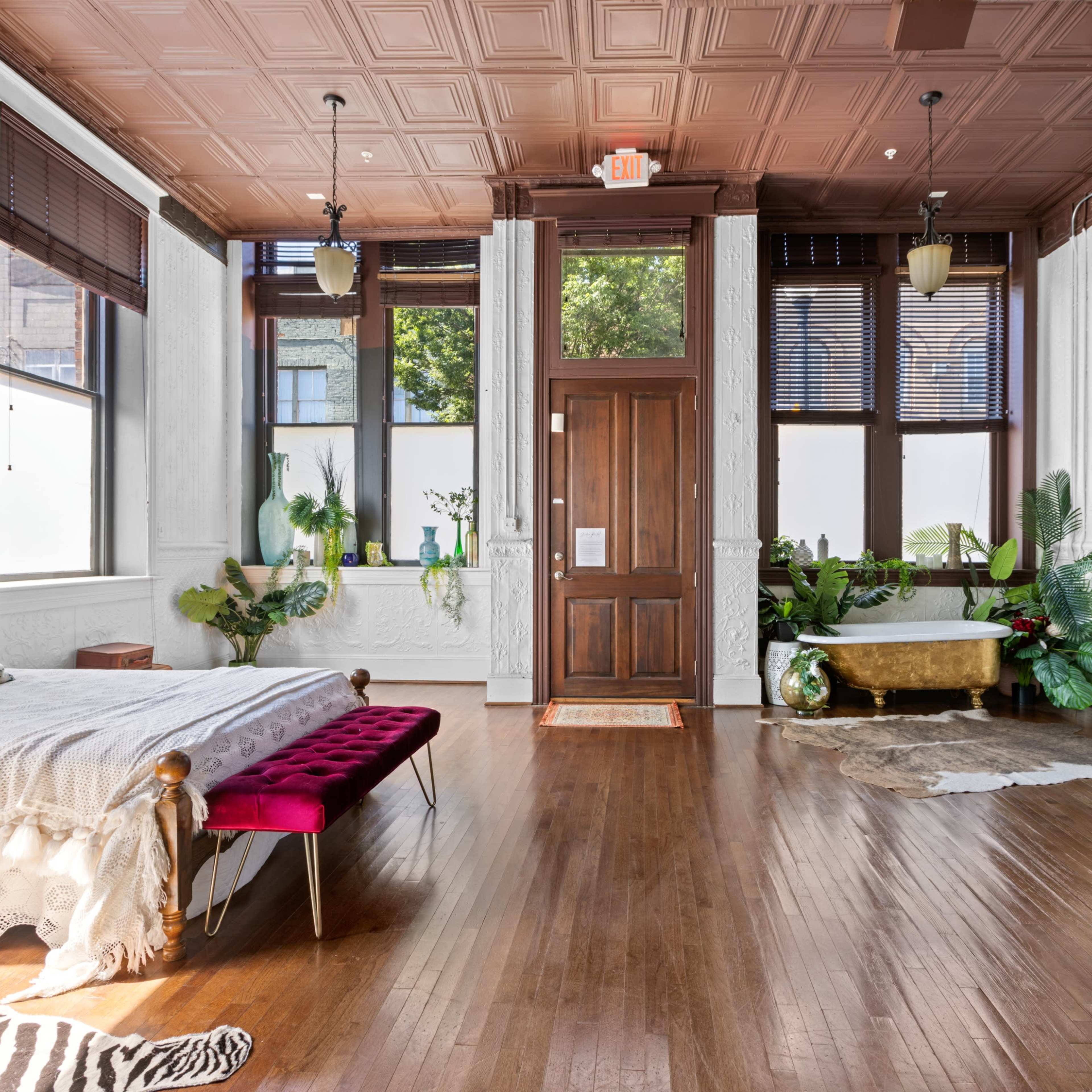 An inspiring vintage and rustic space Image in Suffolk, Suffolk, VA