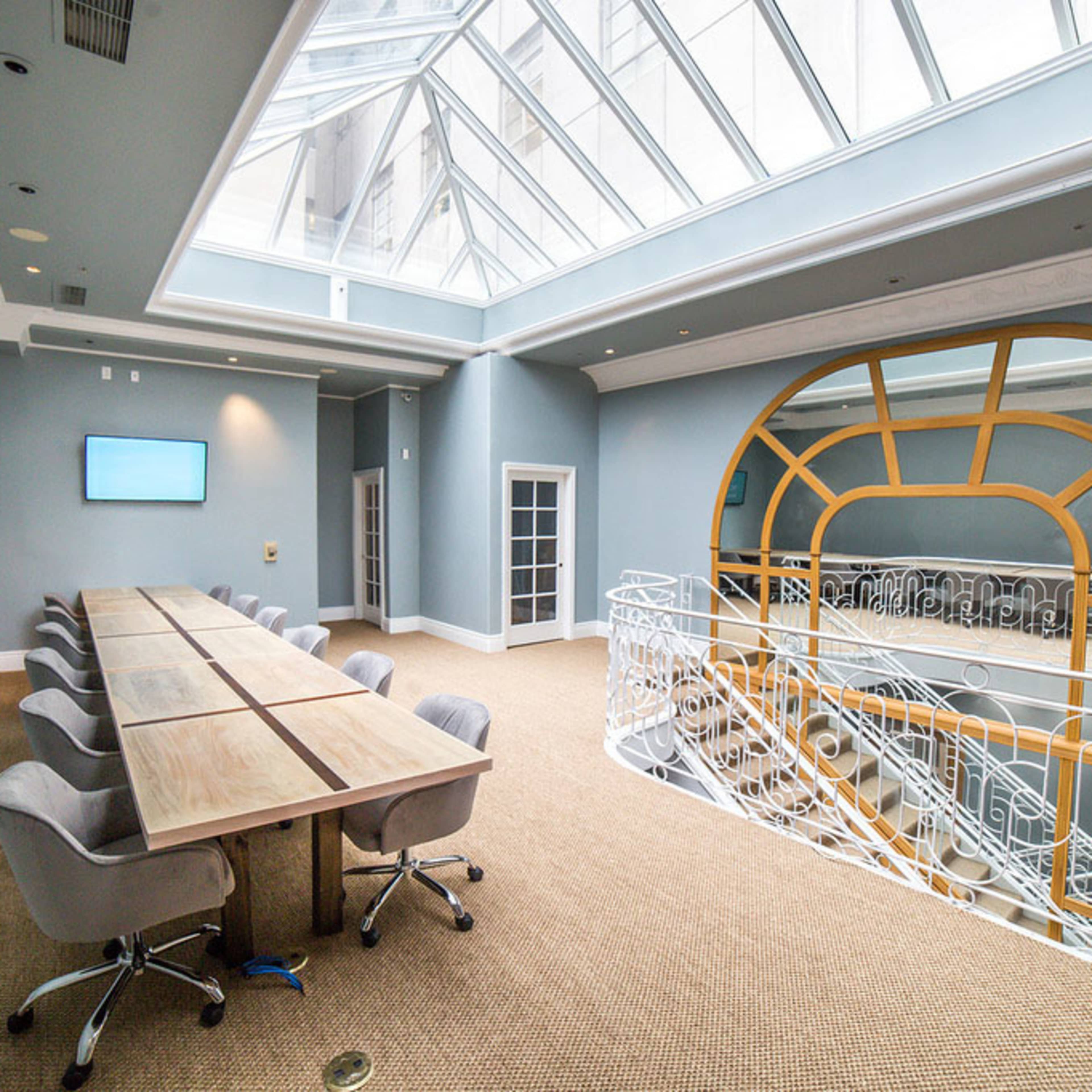 Luxurious Space with Skylight in Historic FIDI Building Image in Financial District, San Francisco, CA