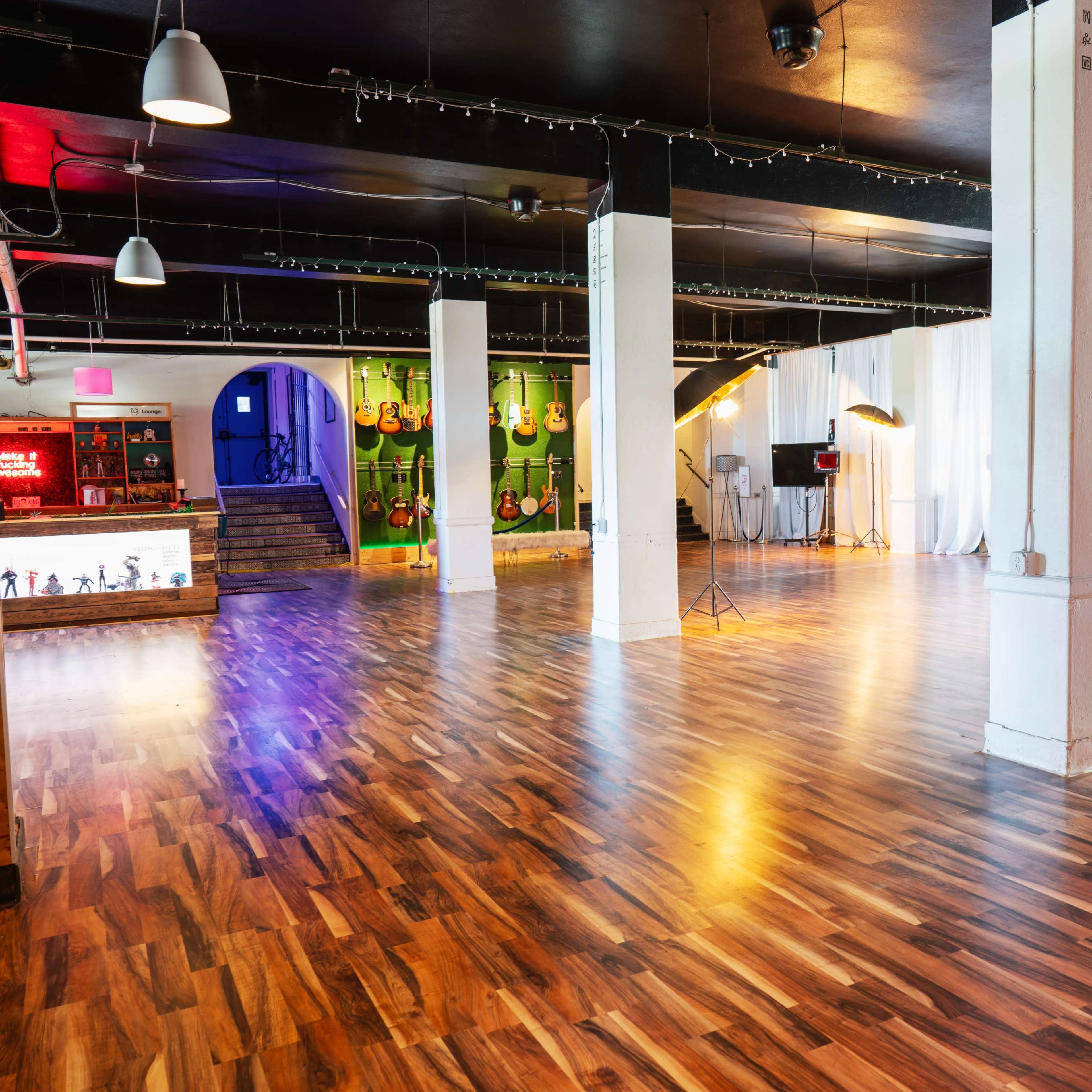 Large Studio with High Ceilings Image in Munhall, Munhall, PA