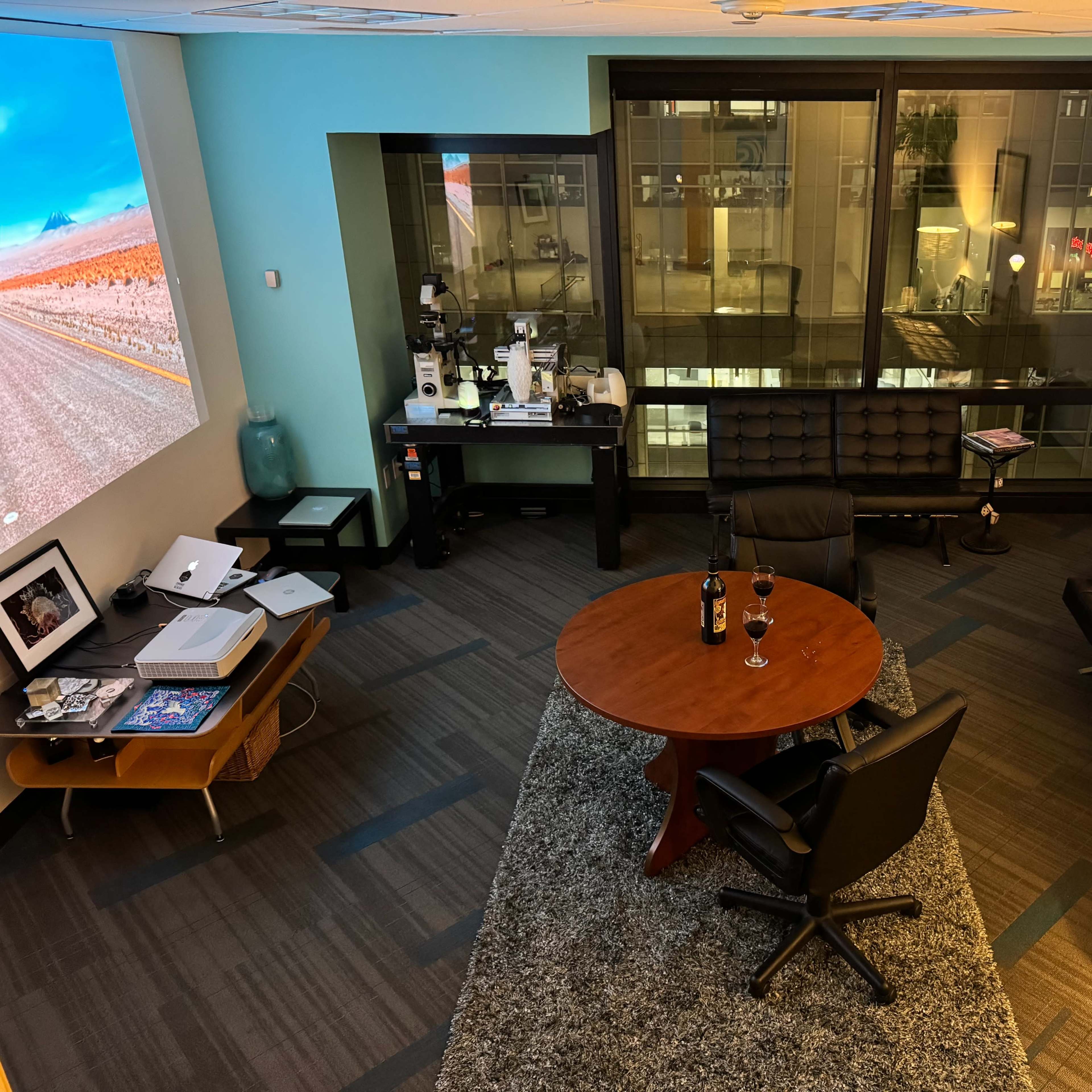 Keanu Executive Room: Where Business Meets Comfort Image in Central Business District, Seattle, WA