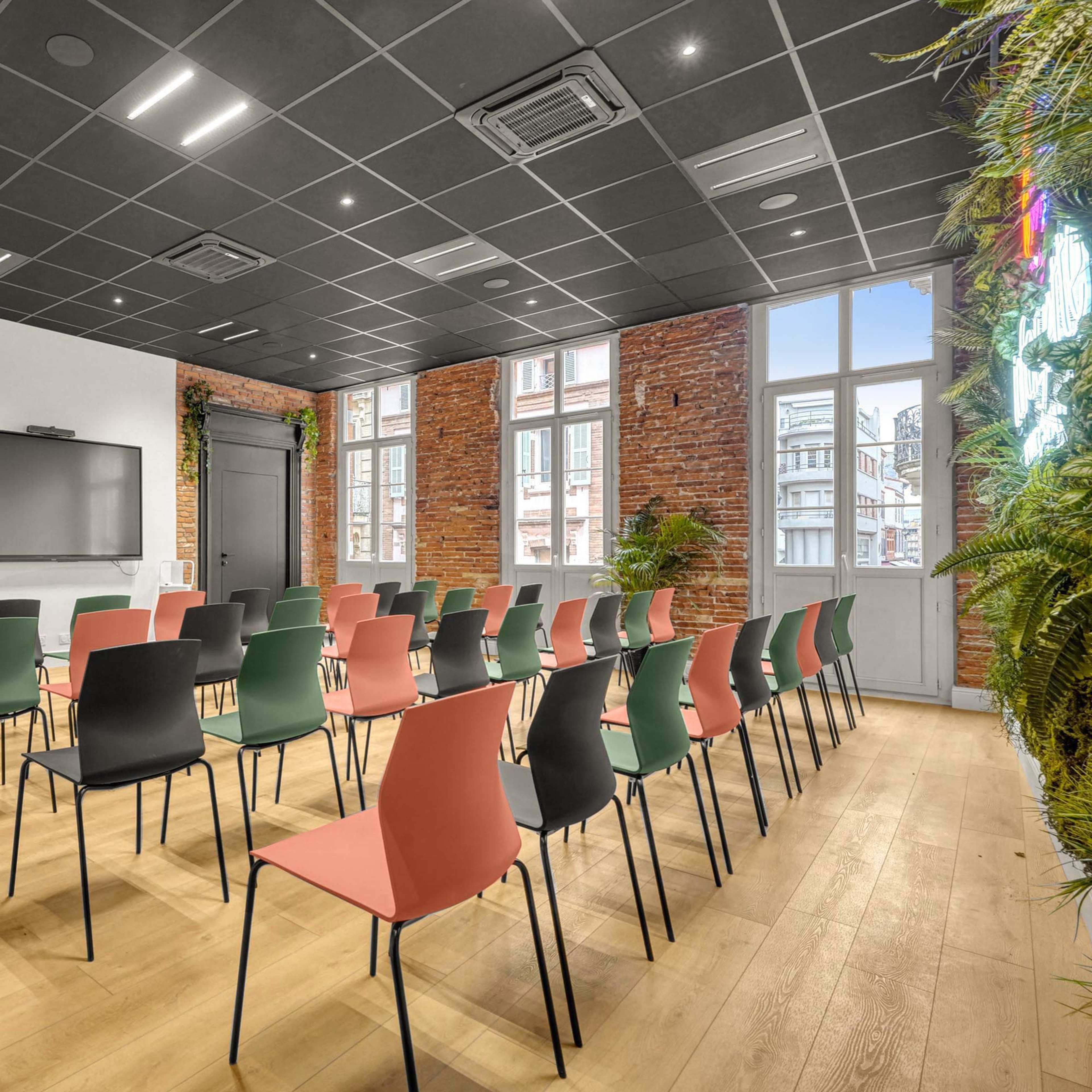 Salle de réunion, en plein coeur de Toulouse, un espace moderne empreint de caractère Image dans Toulouse, Toulouse, Occitanie