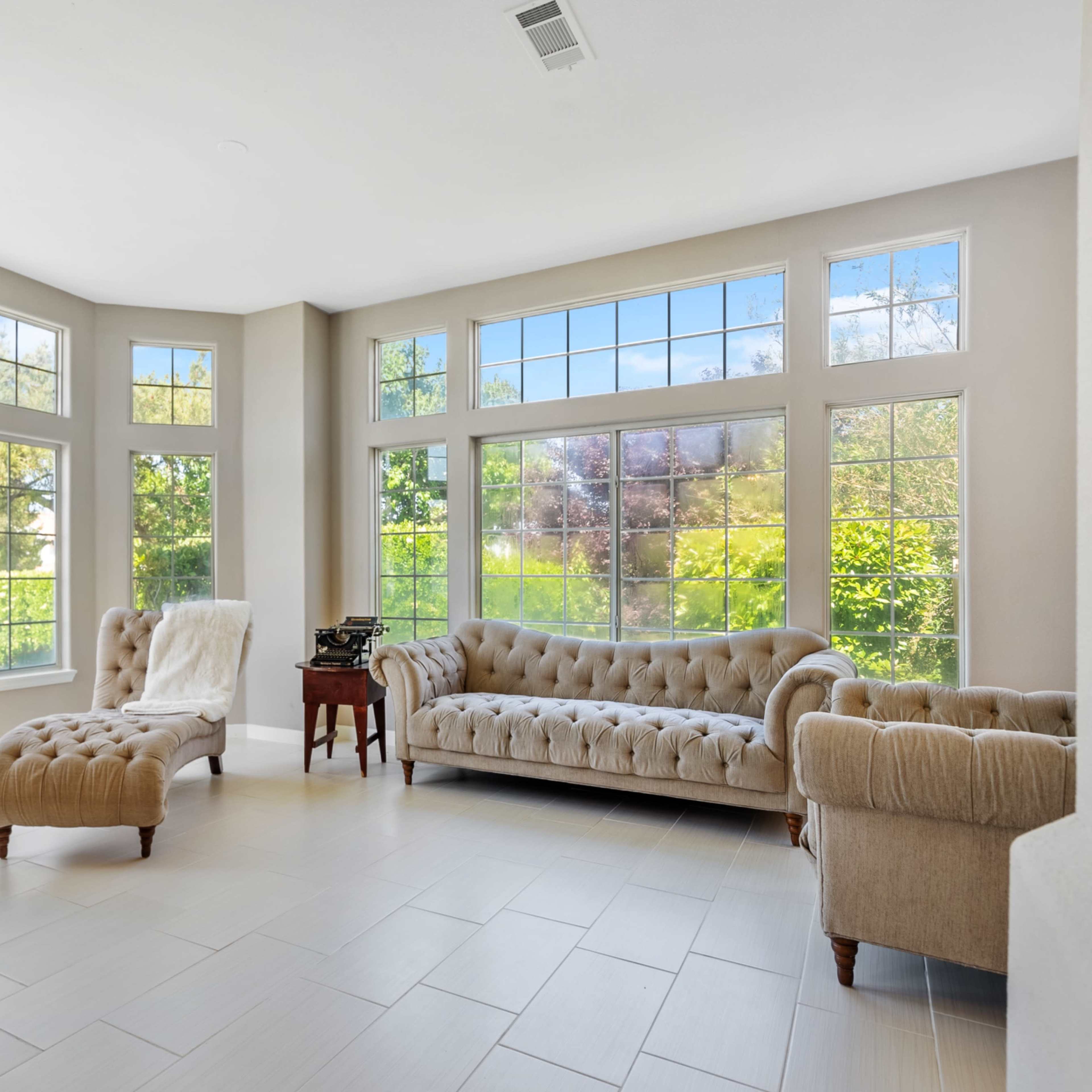 Stylish House and Natural Light and Huge Backyard Image in Palmdale, Palmdale, CA