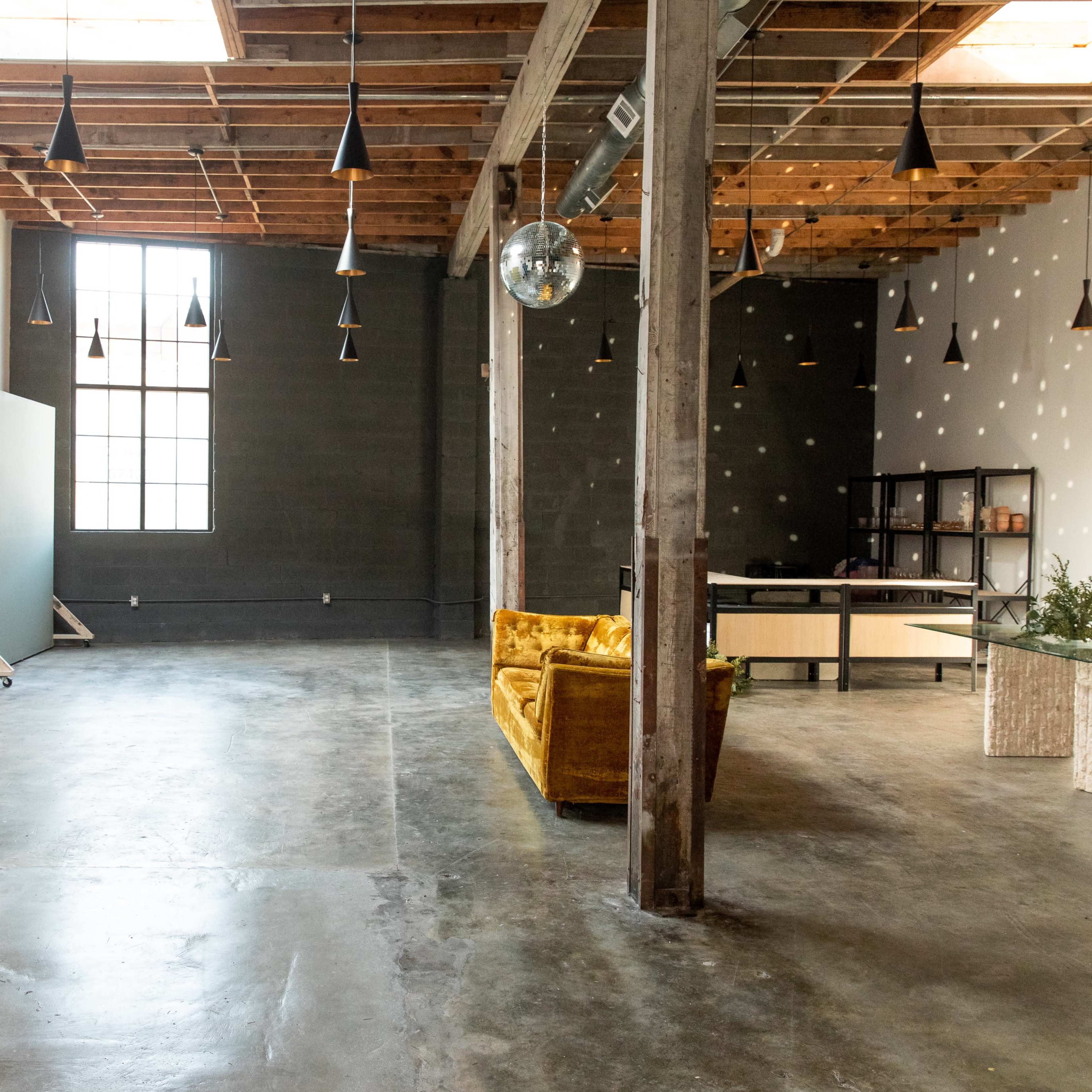 Spacious Photo Studio Image in Oakland, Atlanta, GA