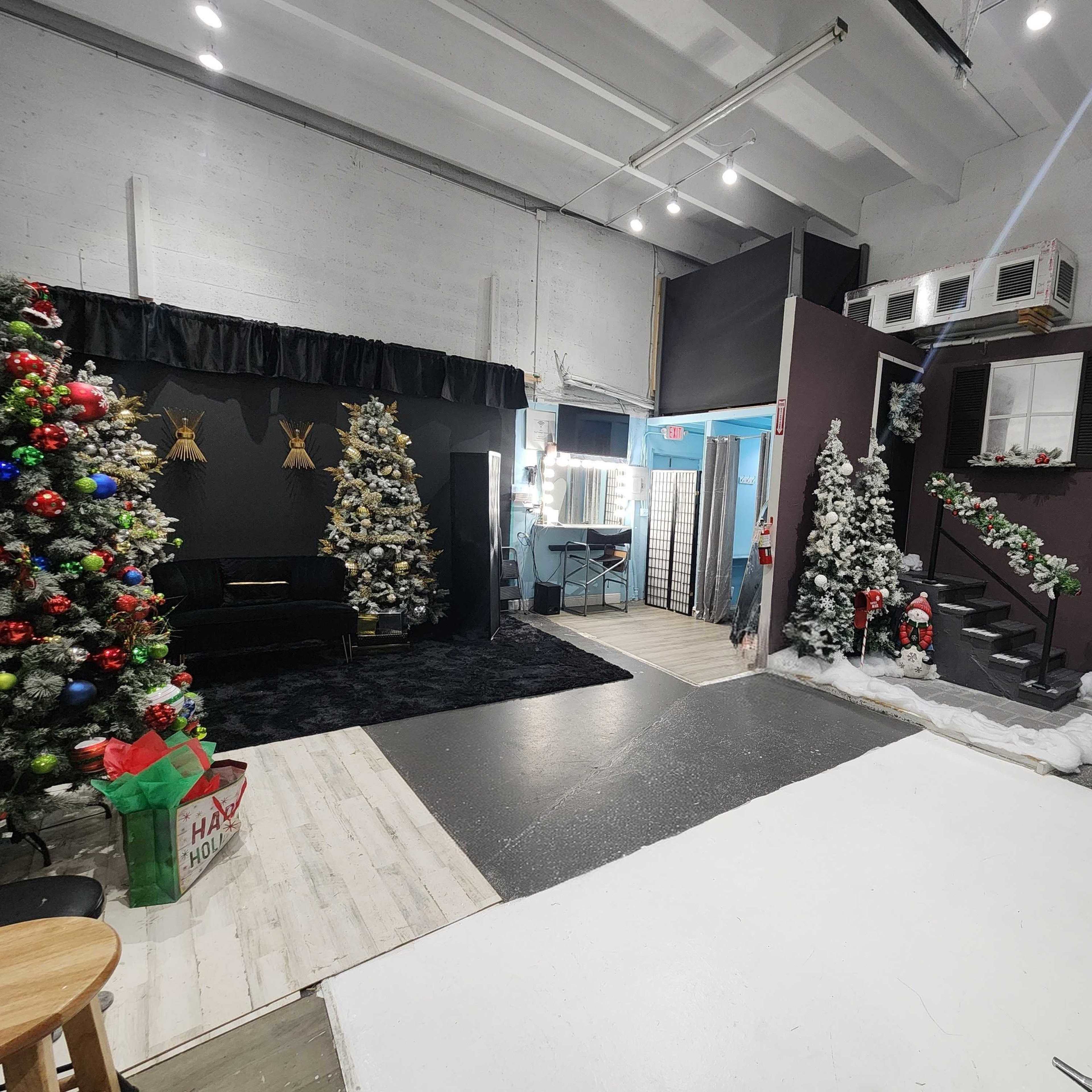 Multi Set Photo Studio Paradise Image in North Fort Lauderdale, Fort Lauderdale, FL