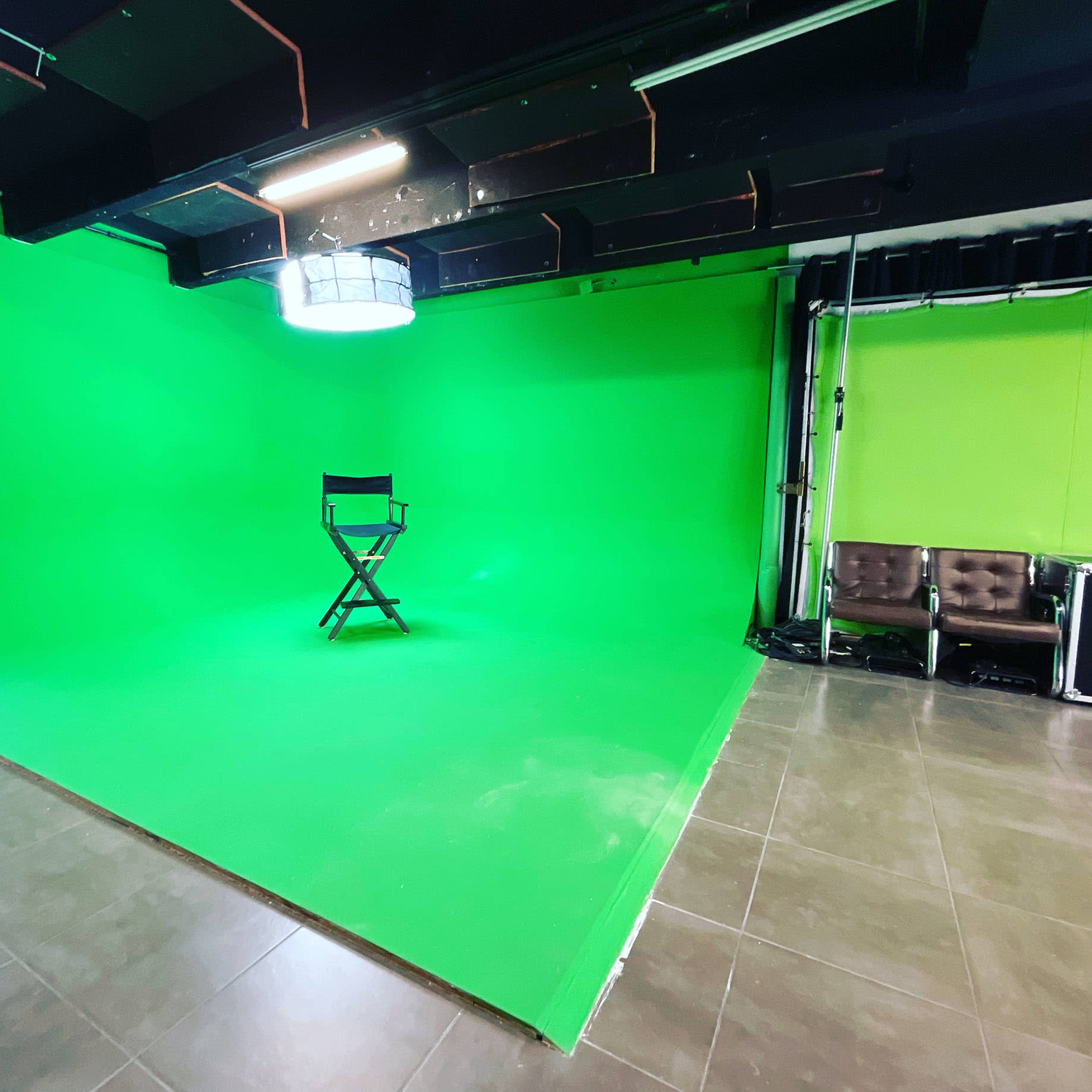 Podcast/ Multicam/ Full Service / 4 separate sets, 2 podcast studios, private parking, Only 5 star ratings. Image in Coral Way, Miami, FL