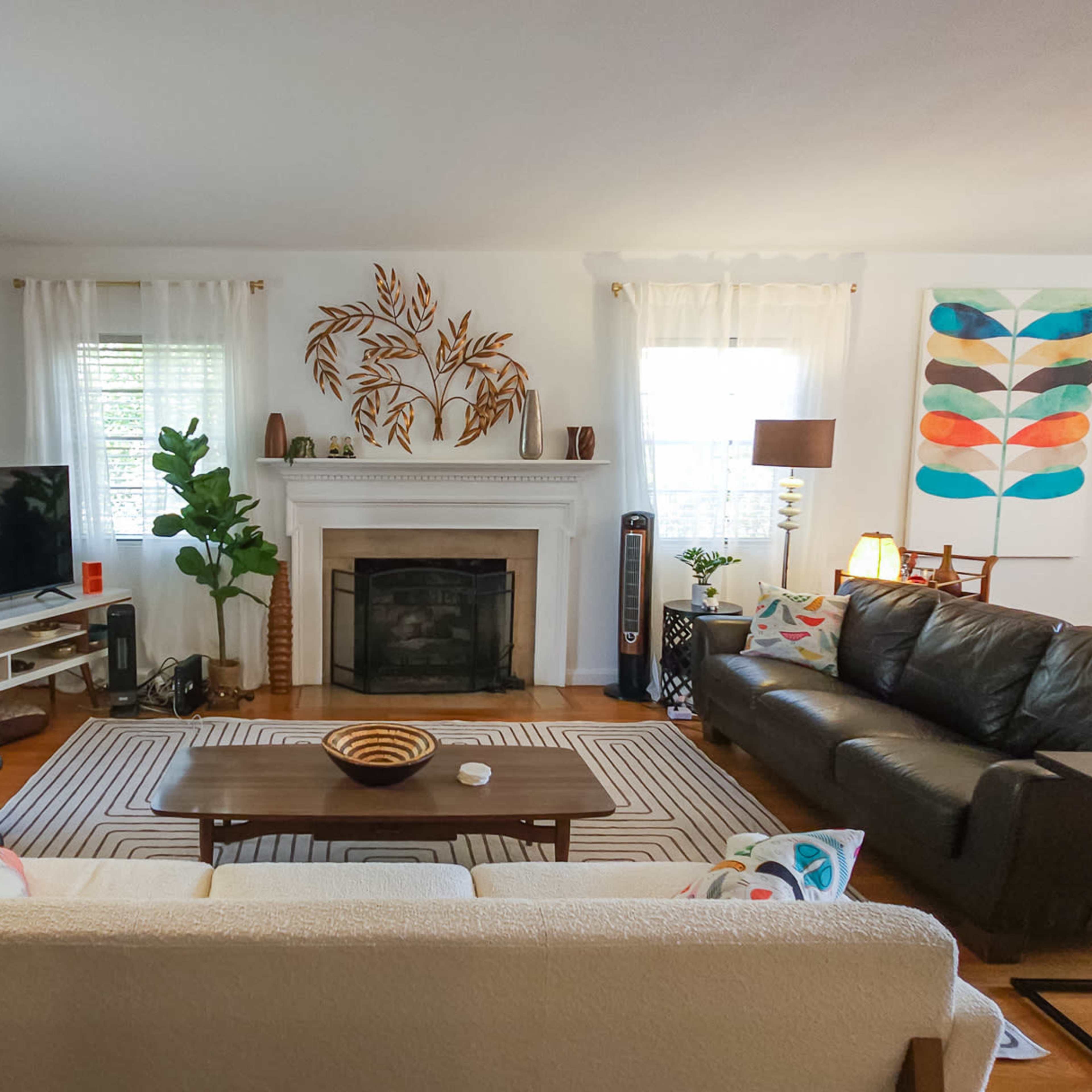 Midtown Mid-Century Meeting Space with Cocktail Pool Image in Chatham Crescent, Savannah, GA