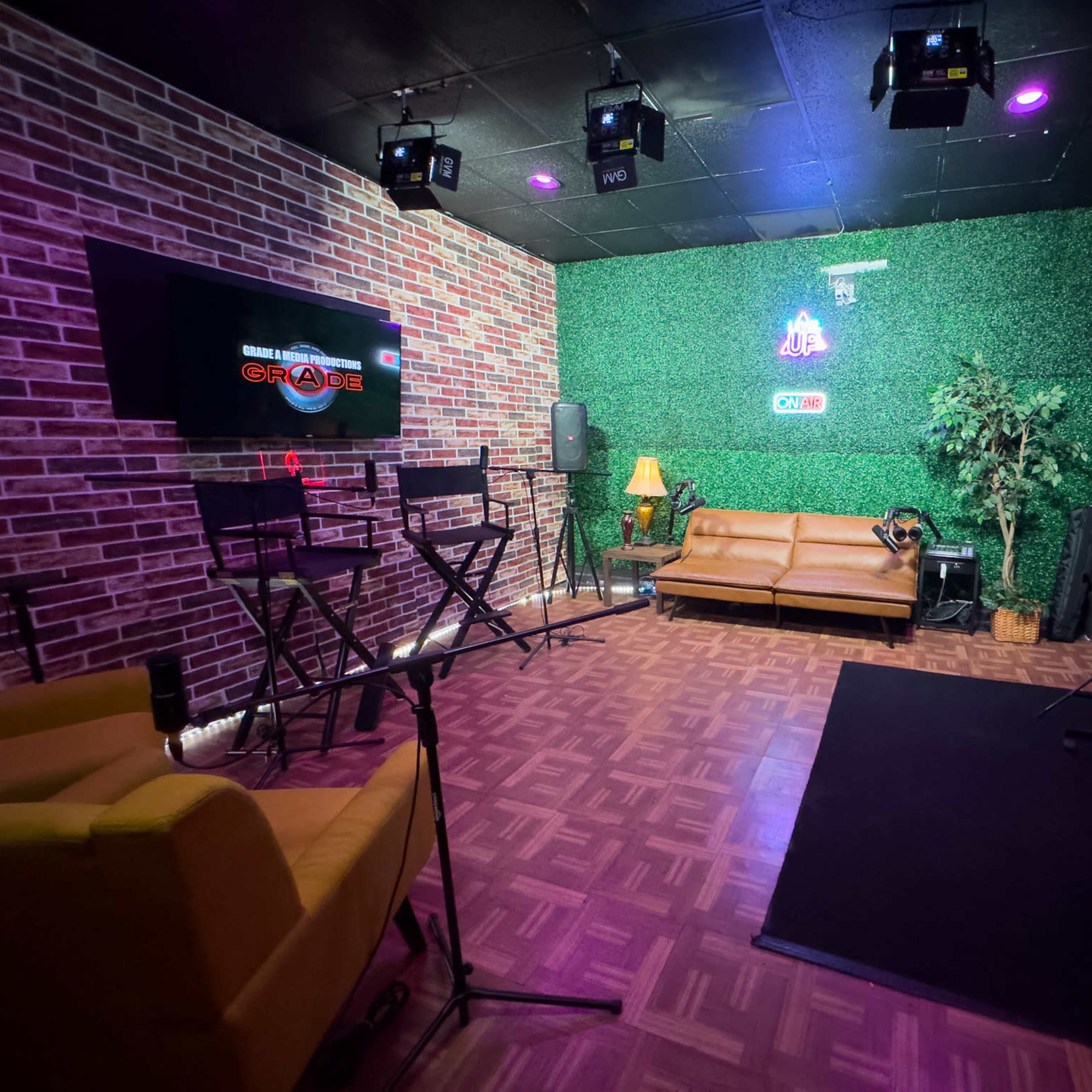 Grade A Studios Image in Mid West, Houston, TX