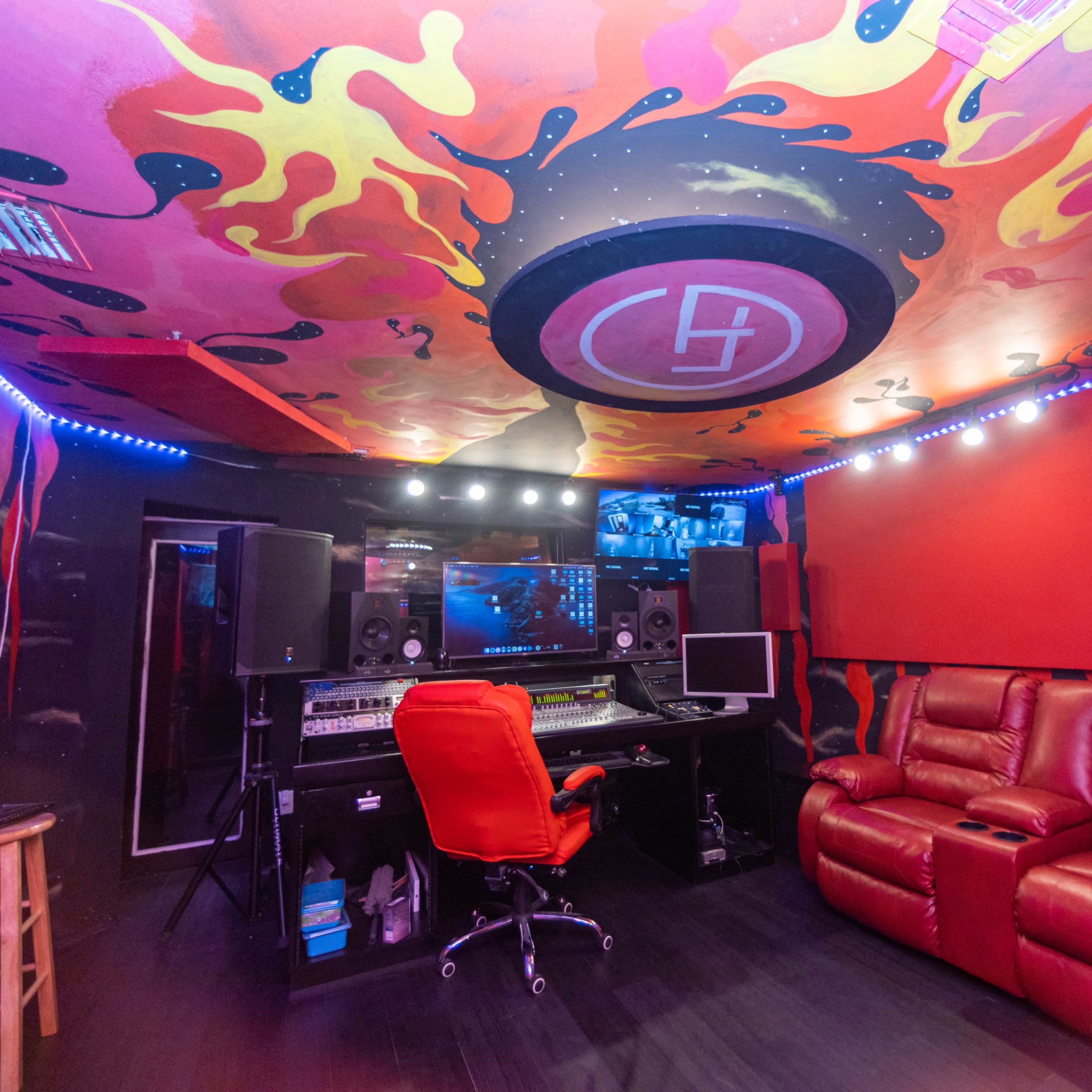 Silver Surfer Recording room rental Image in , Miami, FL