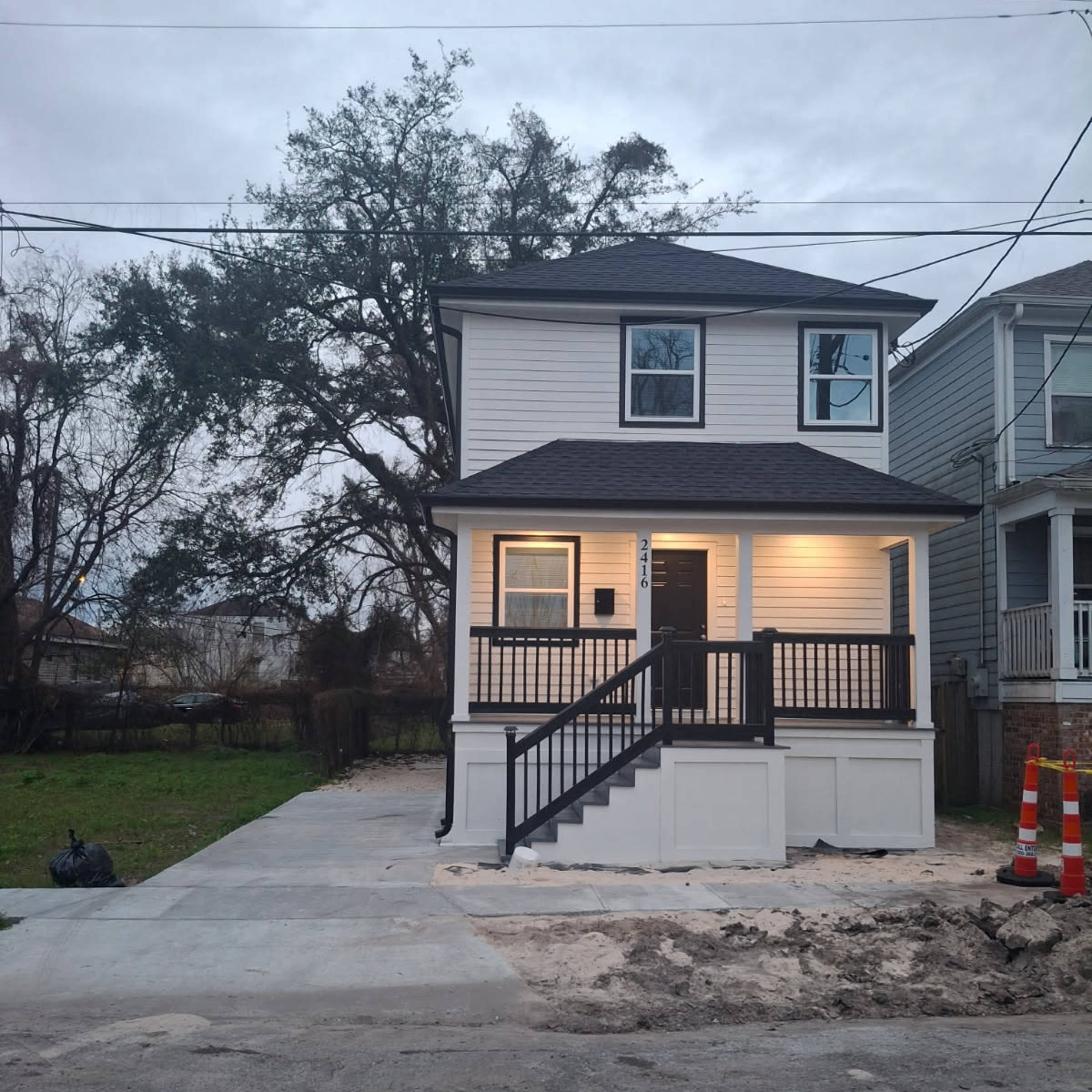Uptown Four bedroom home Four minutes away from the Superdome & seven minutes from Bourbon Street Image in Central City, New Orleans, LA