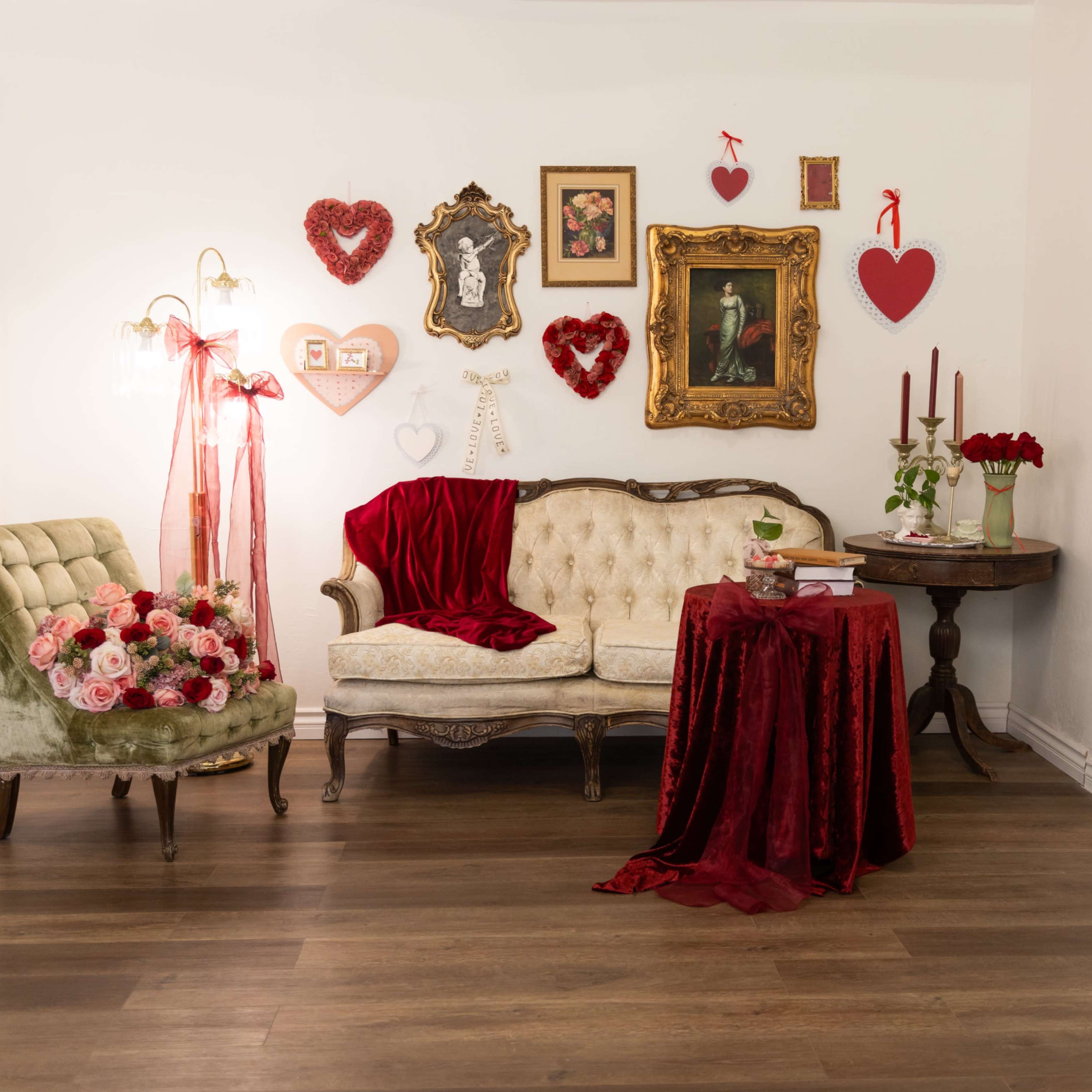 Vintage studio with bay window for natural light Image in Old Stine, Bakersfield, CA
