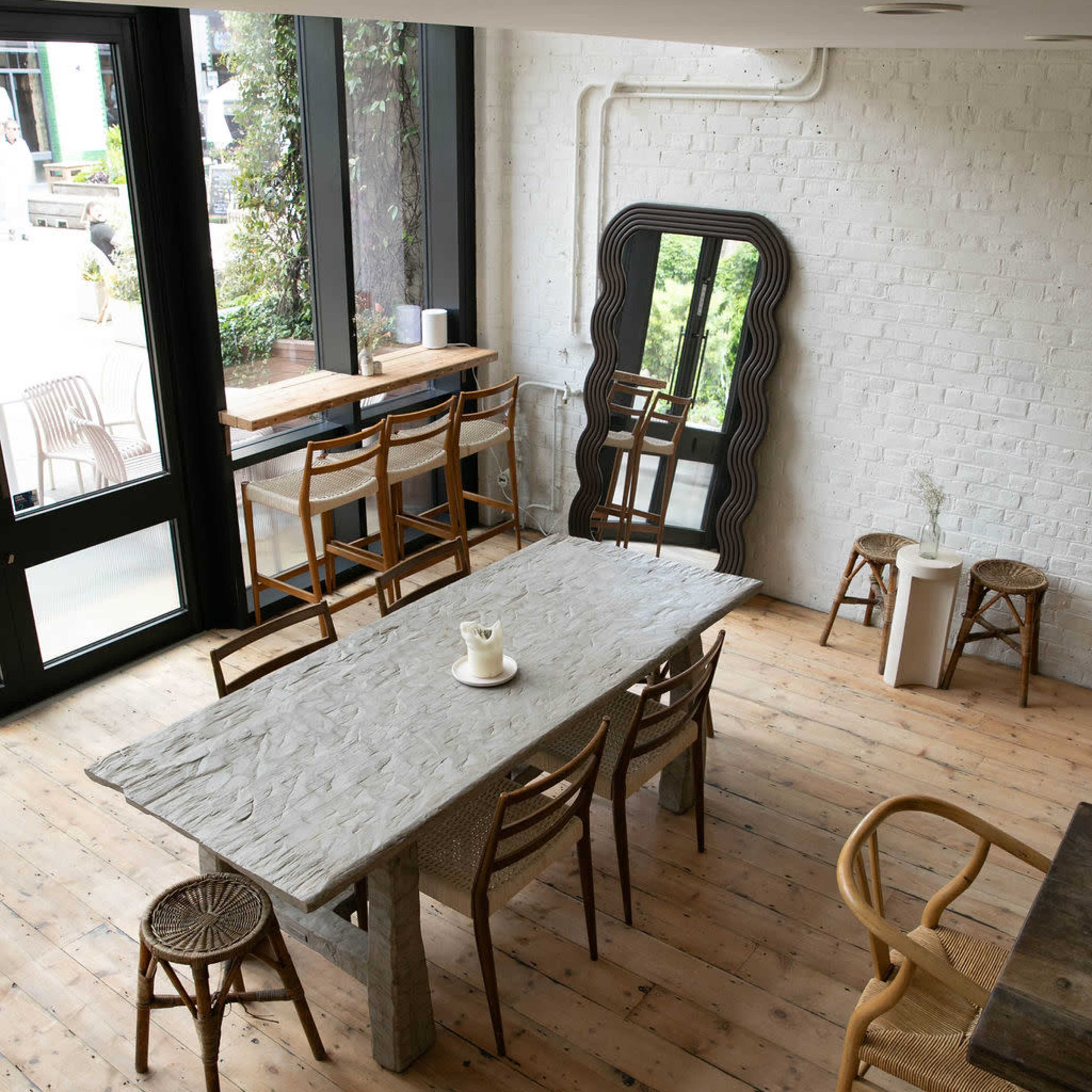 Beautiful private room in wine bar in the heart of Belgravia for events 🍷(drinks included in price)🍷 Image in Belgravia, London, England