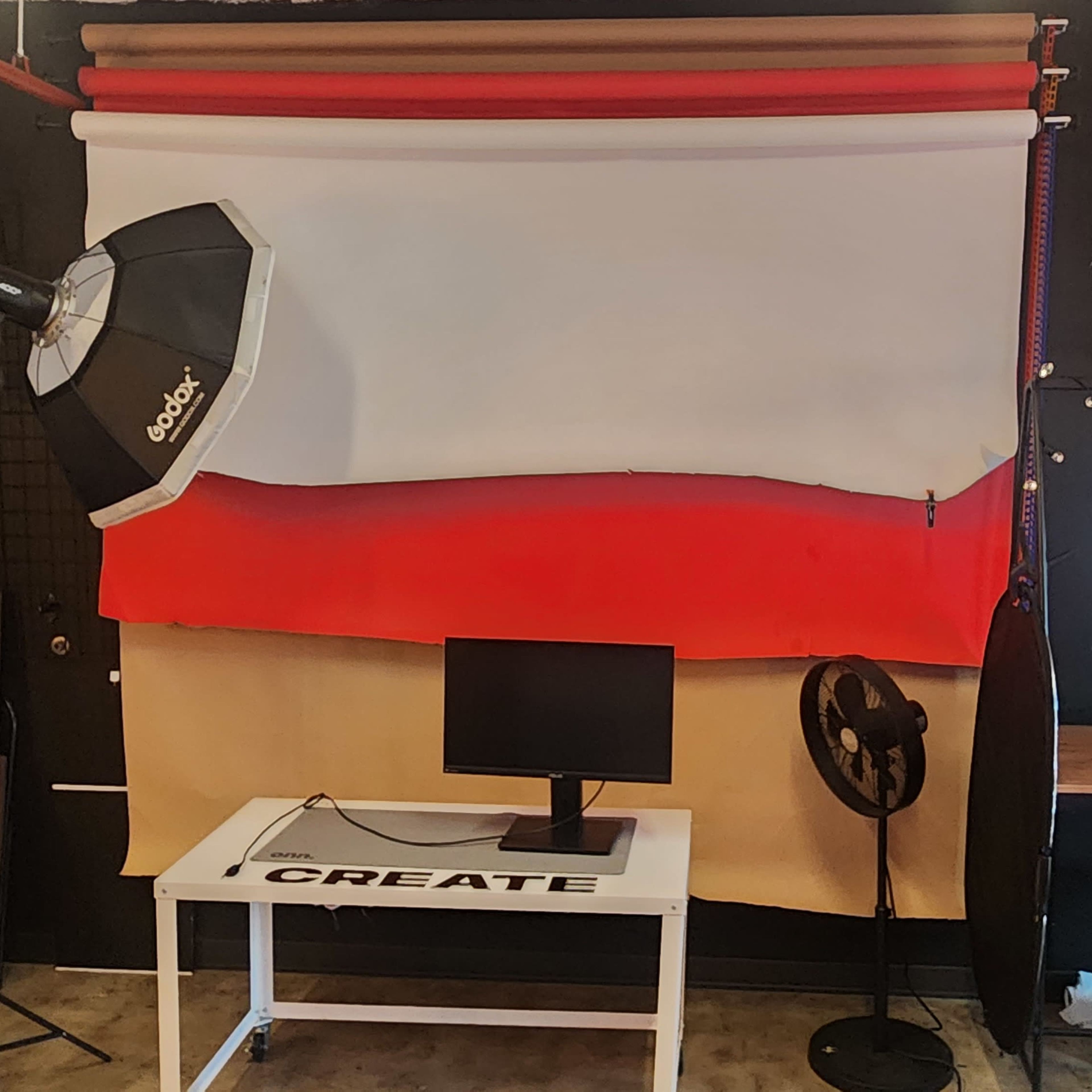 Intimate Boutique-Style Studio:  With Backdrops, Grass Wall & More Image in Cedar Crest, Dallas, TX