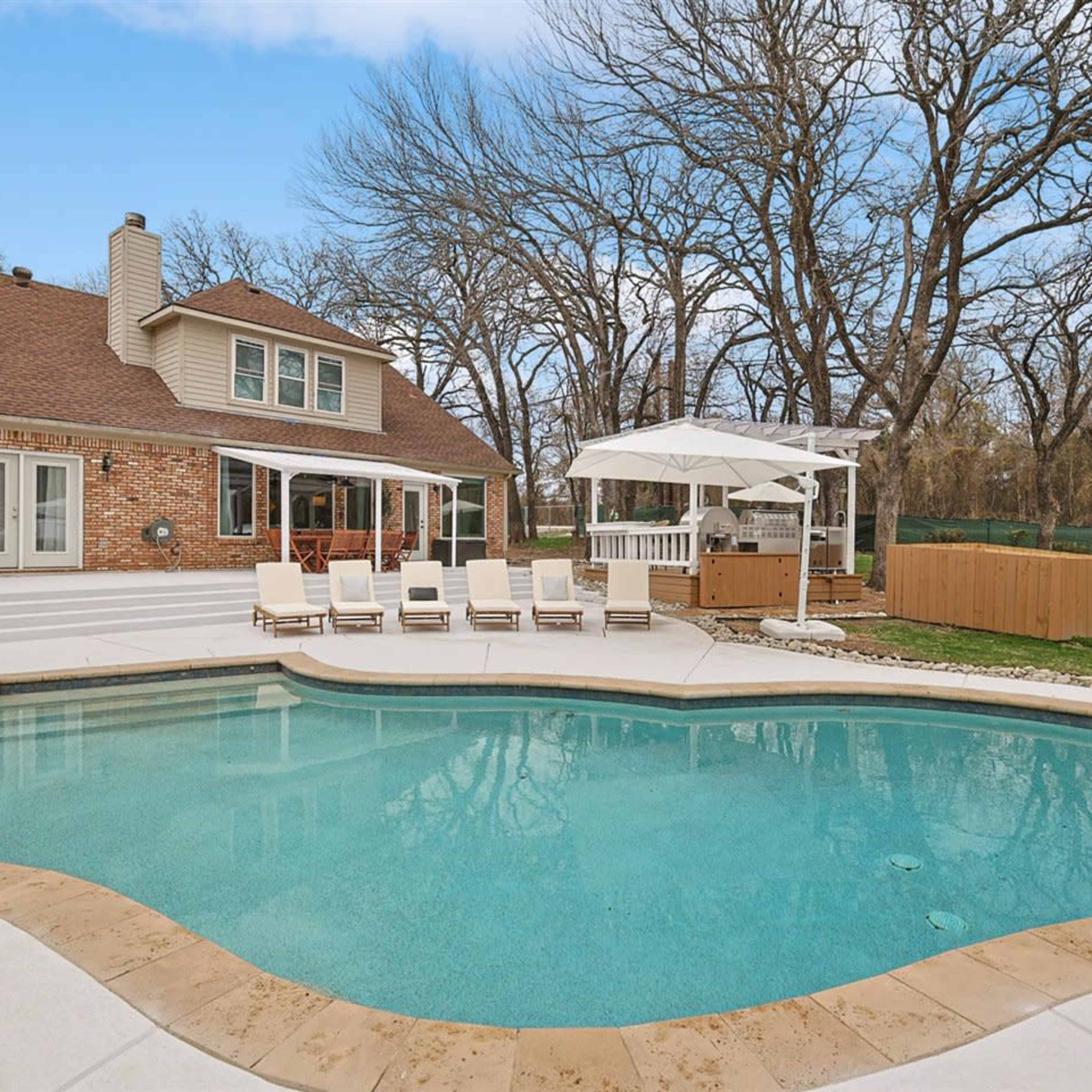 Forest Event venue with a heated pool and Karaoke room -33mins to Fort Worth Image in Briar, Azle, TX