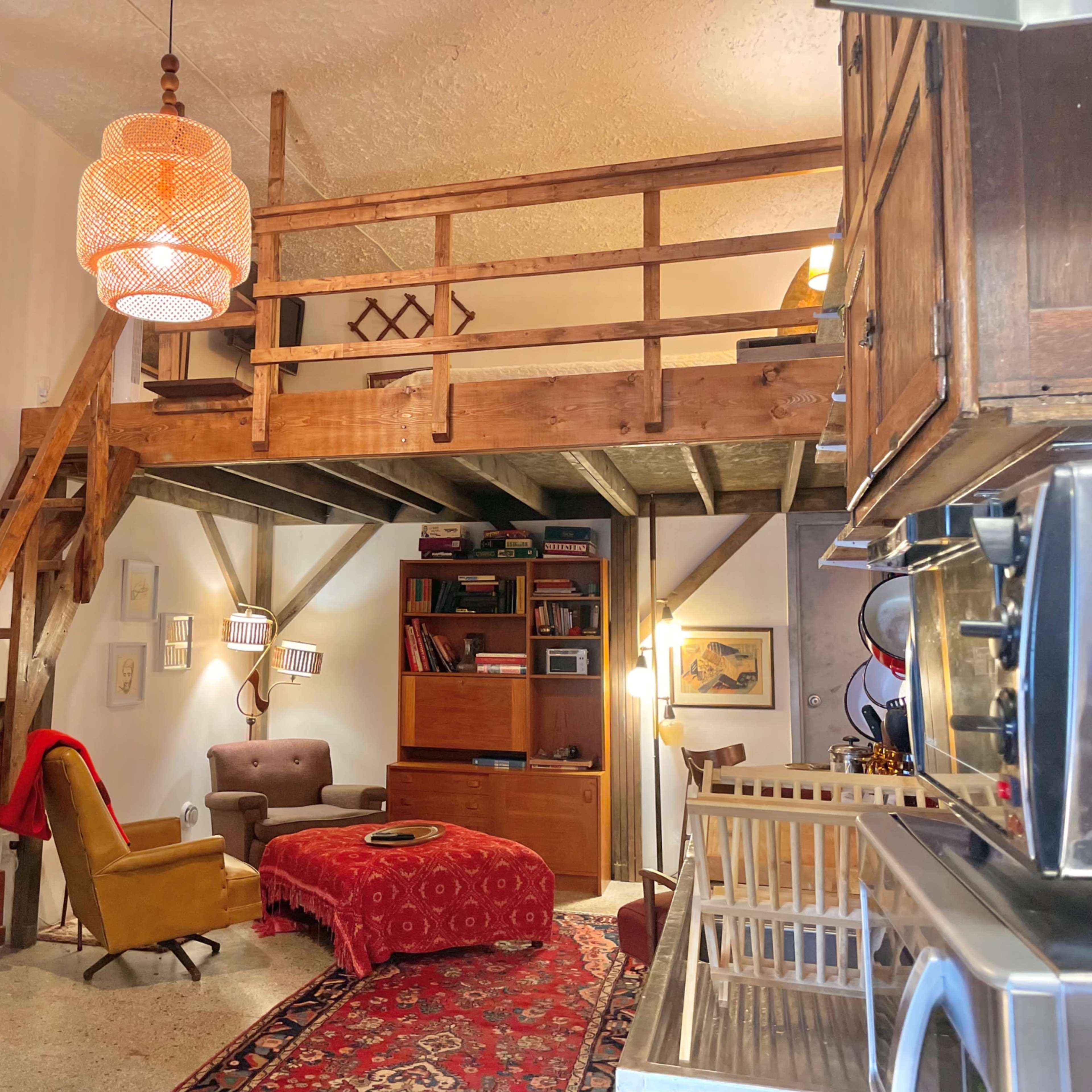 Artist loft and music lounge Image in Niagara Falls, Niagara Falls, ON