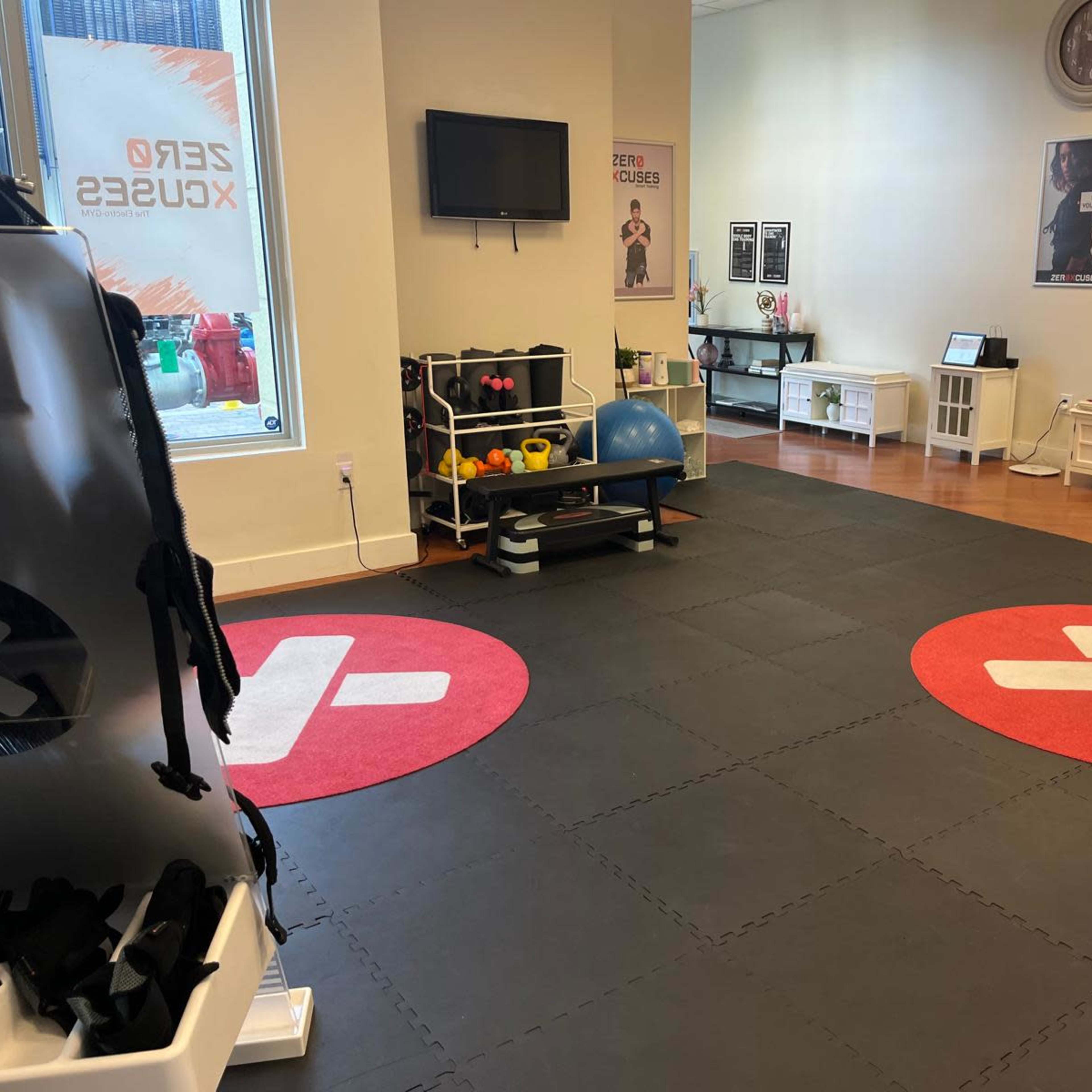 Versatile Fitness Studio for Hourly Rent in Hollywood, FL – Ideal for Trainers & Wellness Pros! Image in Royal Poinciana, Hollywood, FL