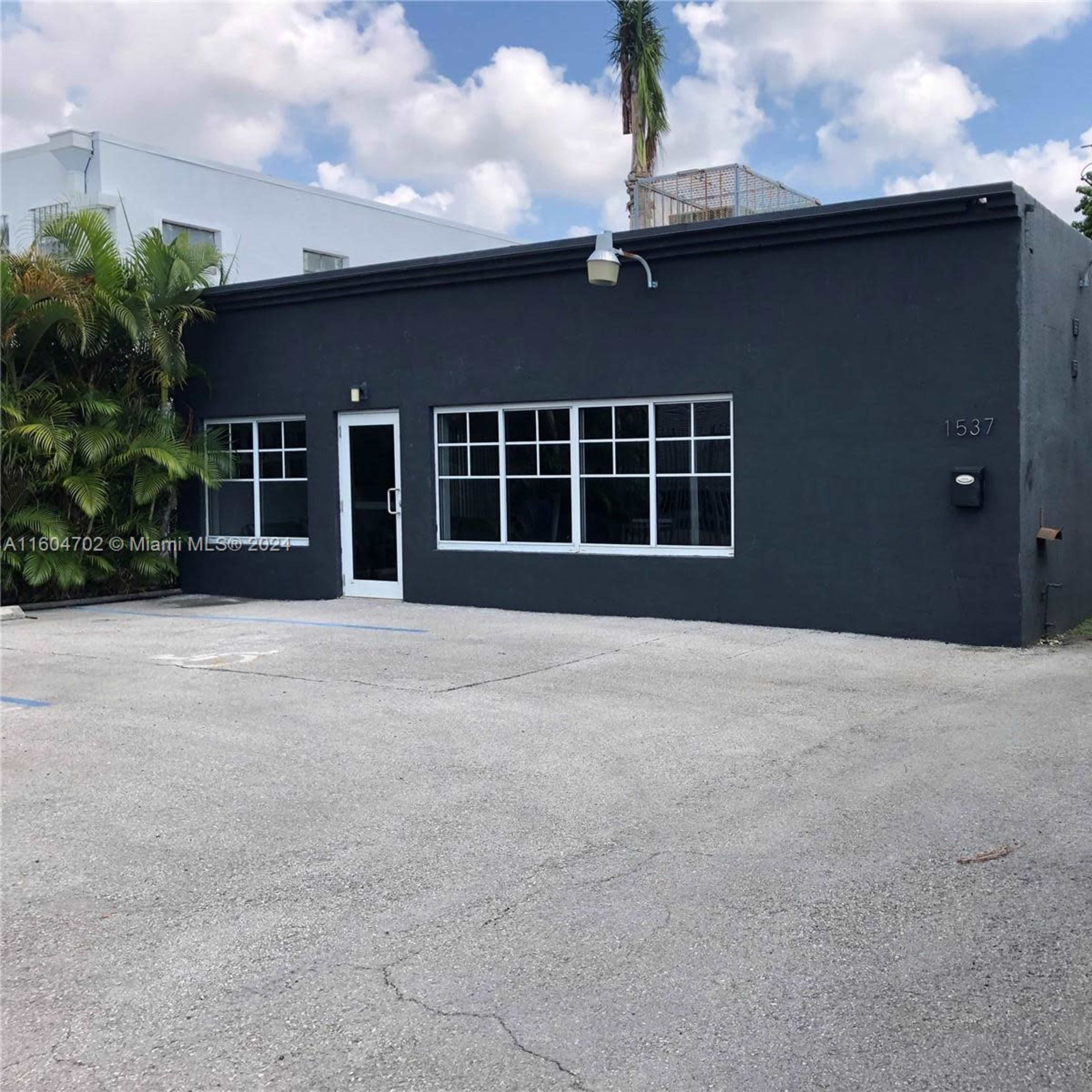 Commercial office and creative space Image in Allapattah, Miami, FL