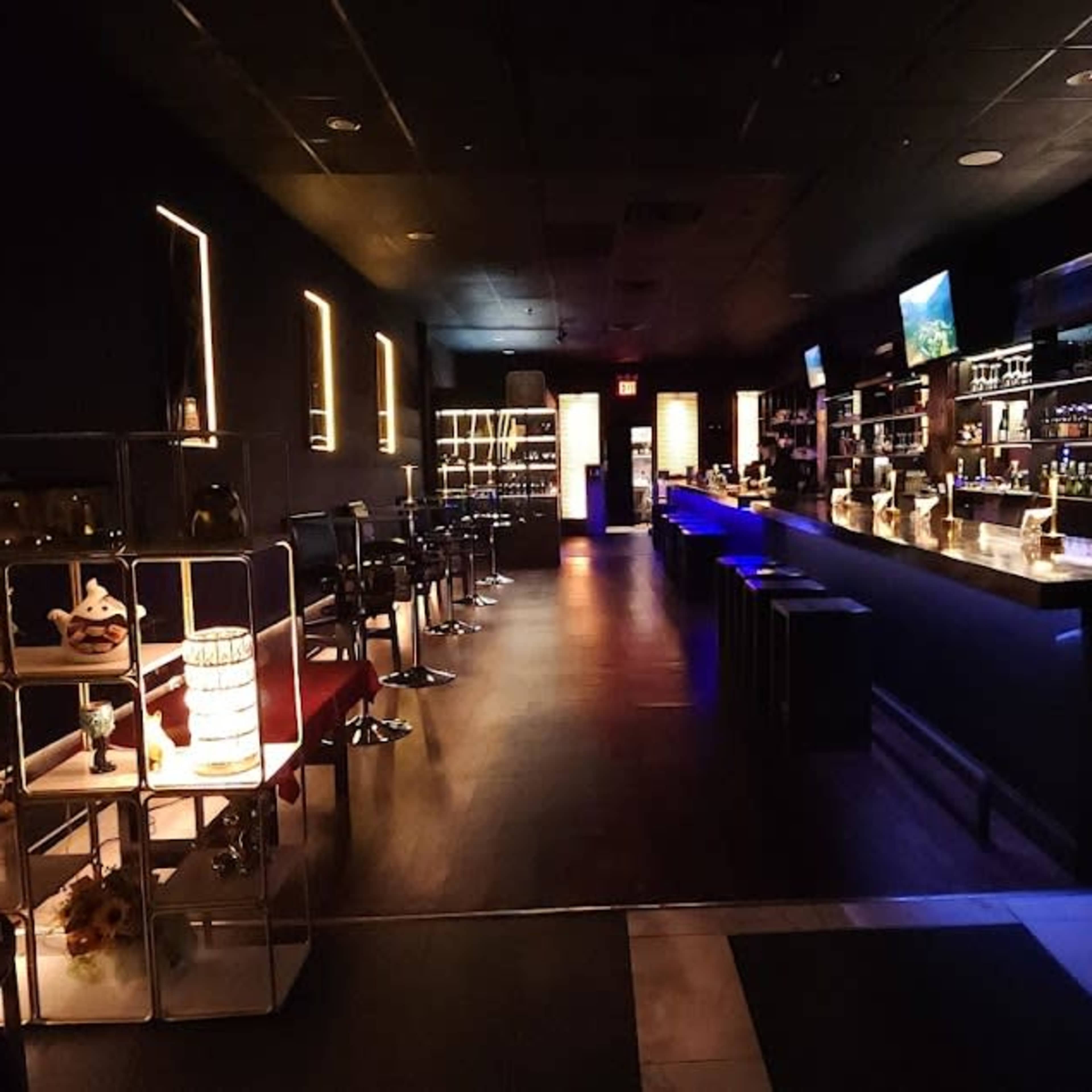 Bar vier Image in Murray Hill, Queens County, NY