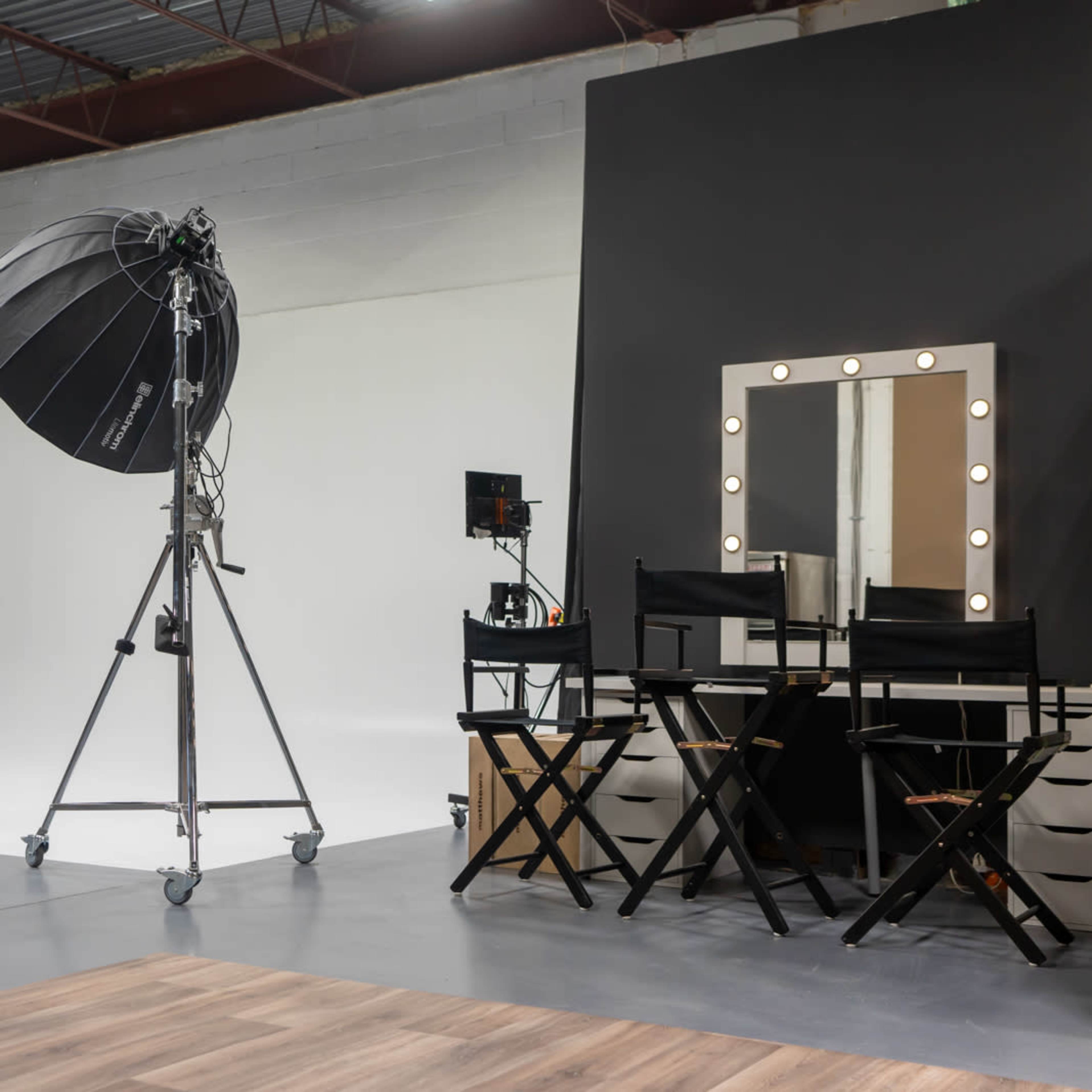 Multi-use Photo & Video Studio with Full Kitchen and Cyclorama Wall Image in West Humber-Clairville, Toronto, ON