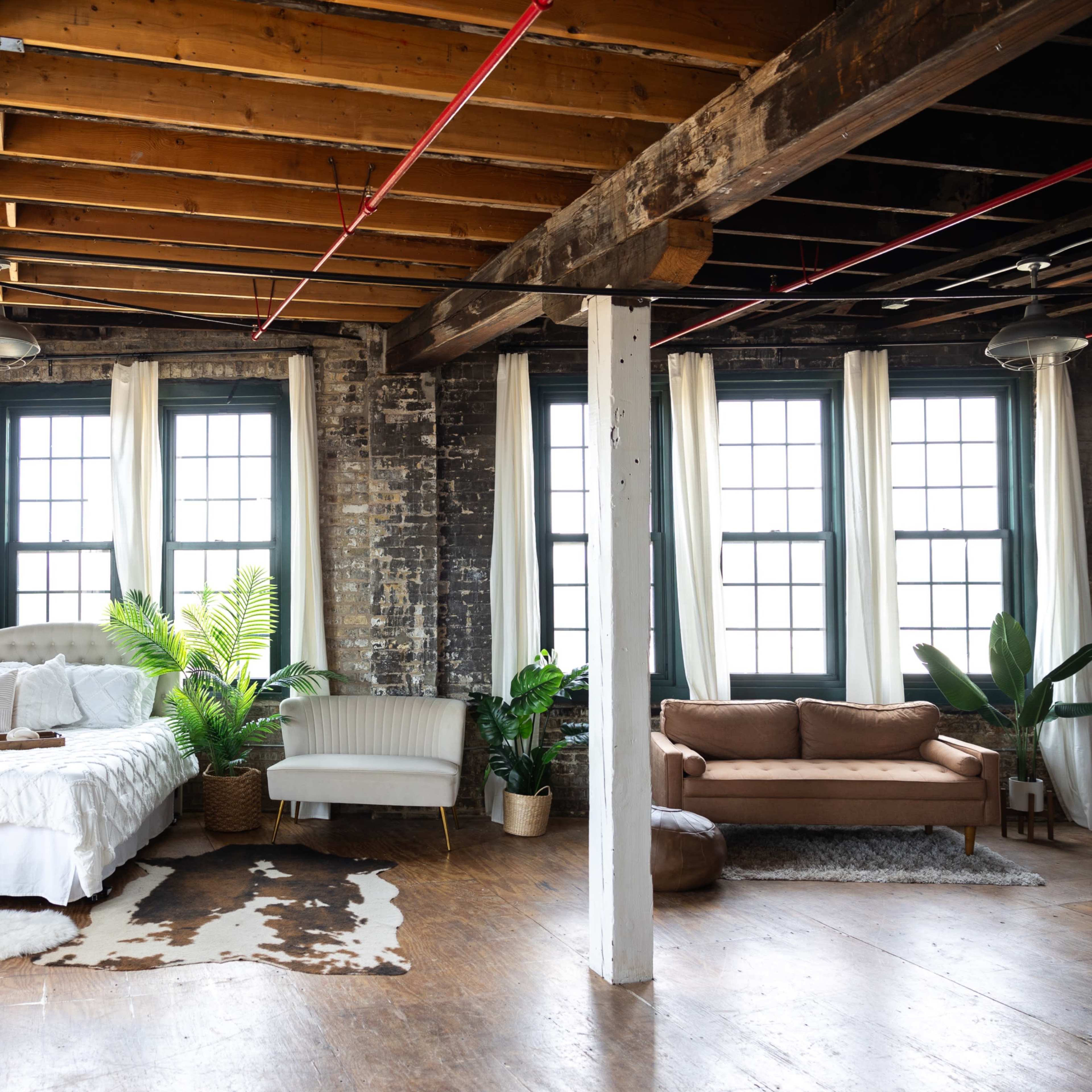 Bayview Natural Light Studio with Exposed Brick Image in Bay View, Milwaukee, WI