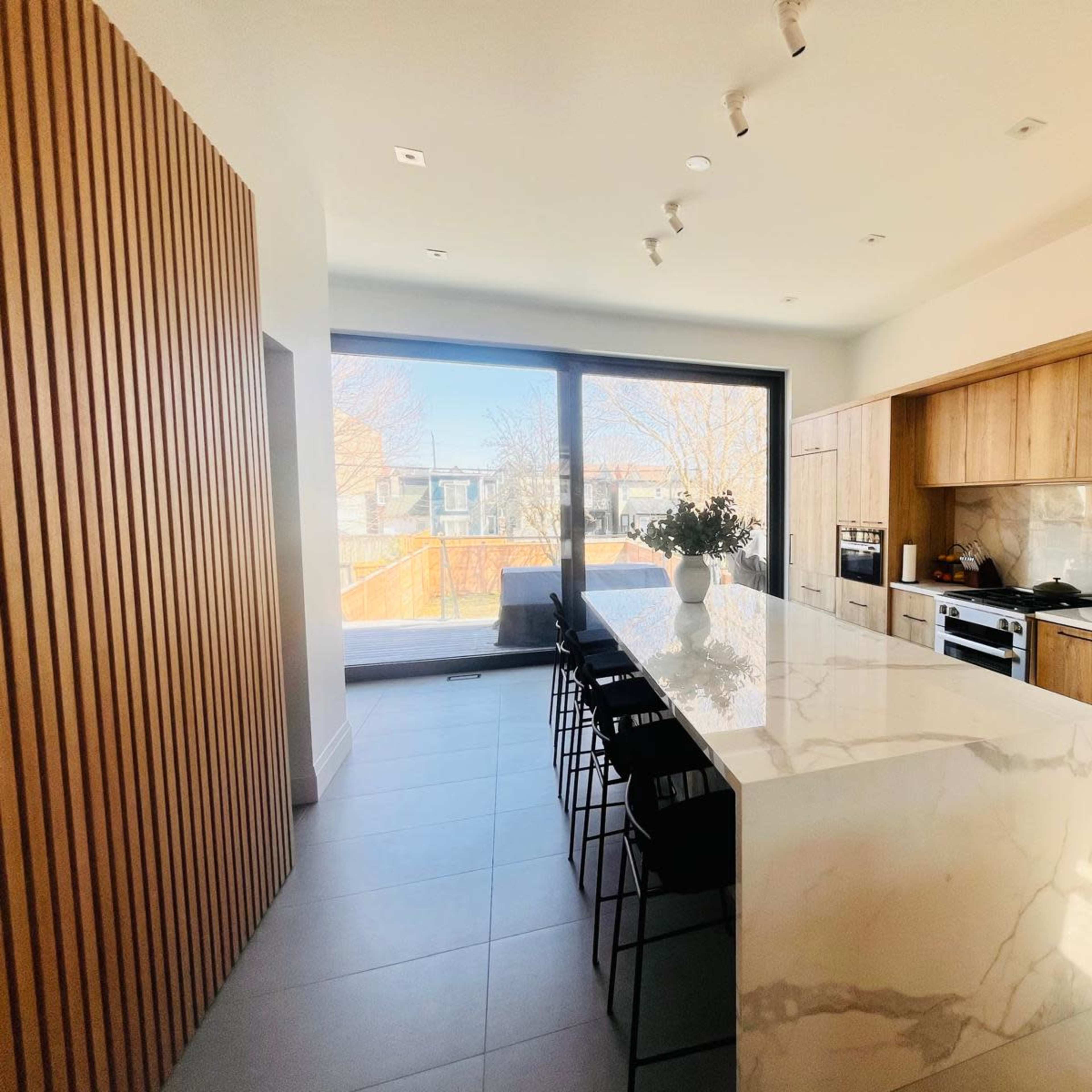 Versatile Downtown Modern Scandinavian-style home featuring lots of Natural Light, a spacious kitchen and sleek, contemporary design. Image in Toronto, Toronto, ON