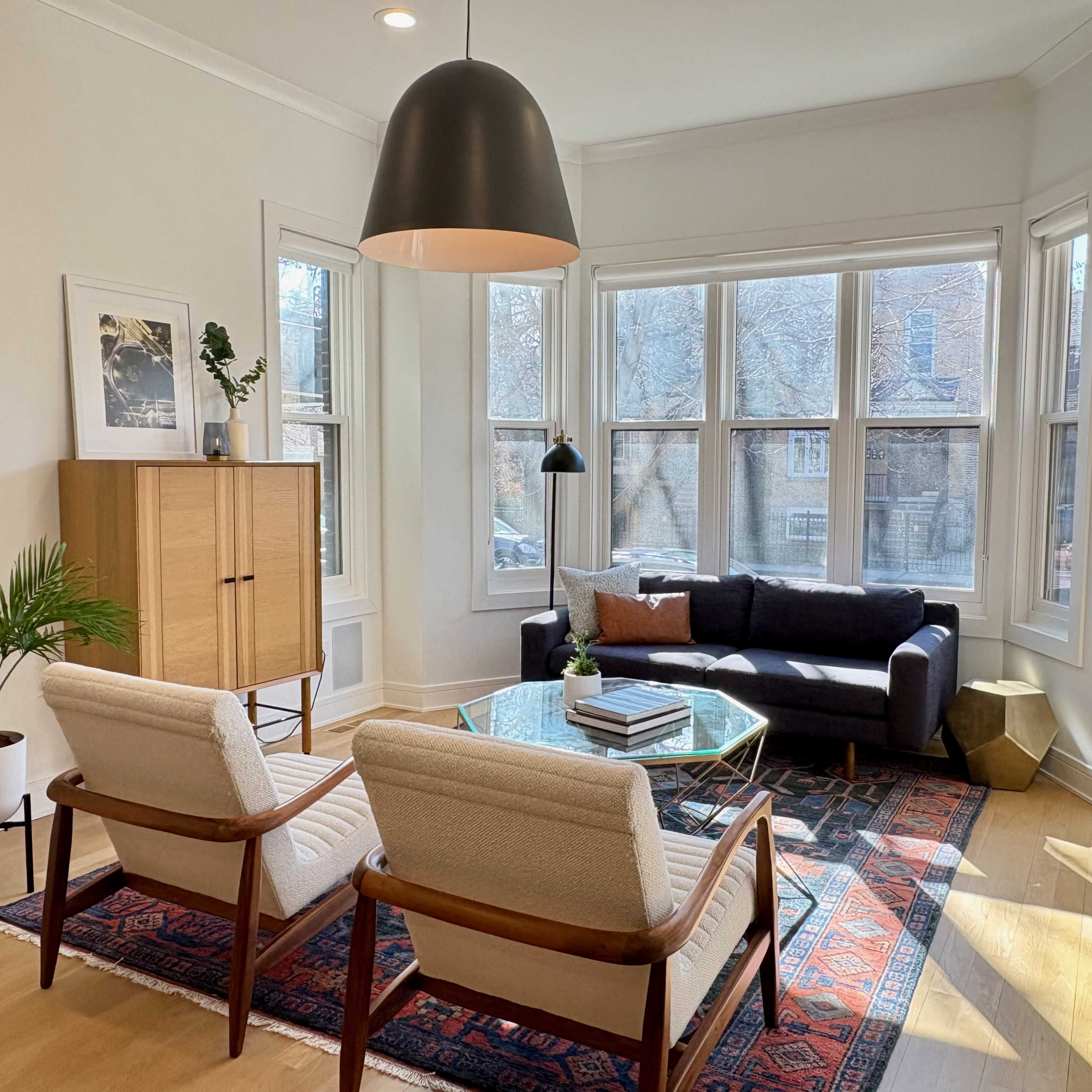 Modern Home with Comfortable Design Image in Logan Square, Chicago, IL