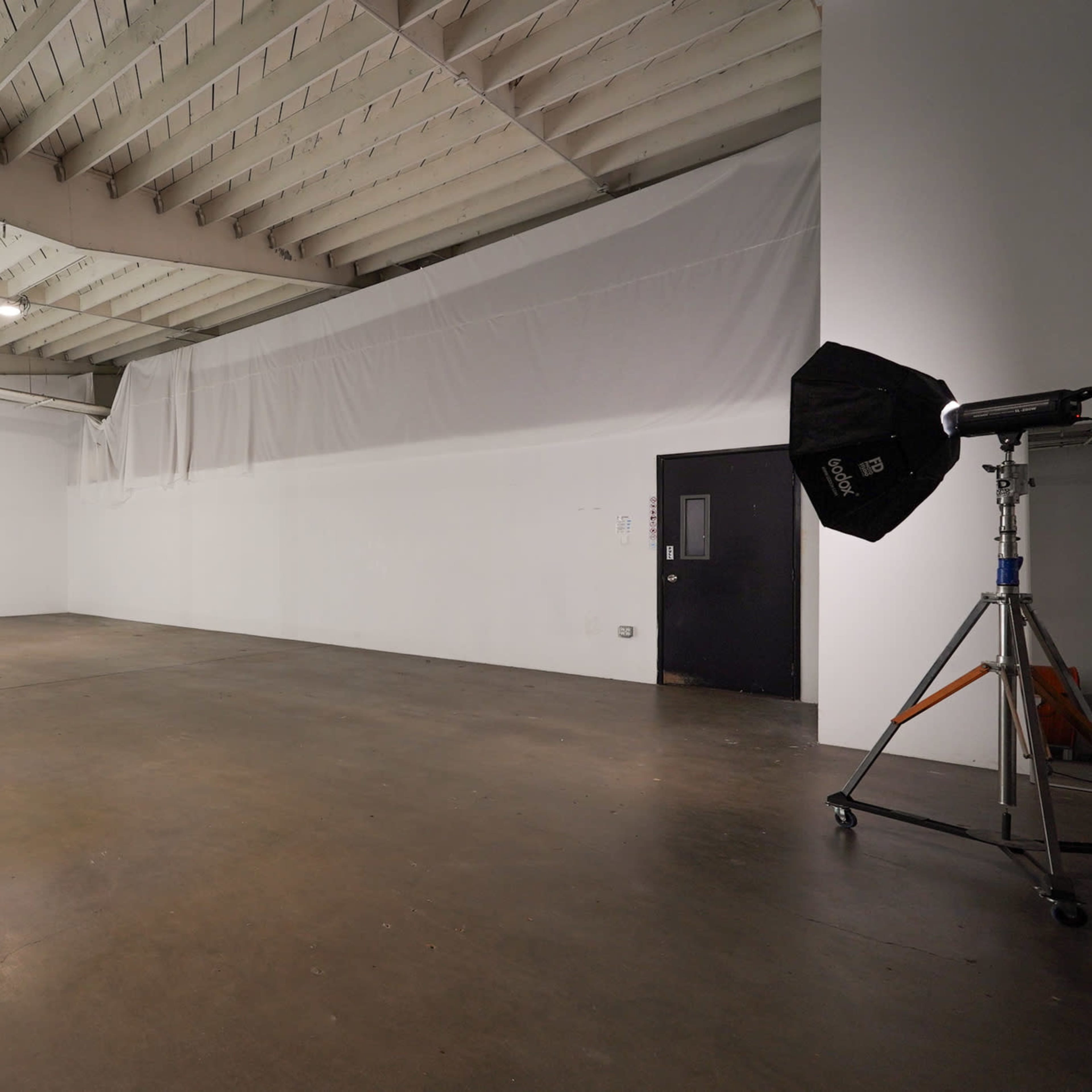 Yukon 4 - Large rental production photo studio with car access and a light cube Image in Hawthorne, Hawthorne, CA