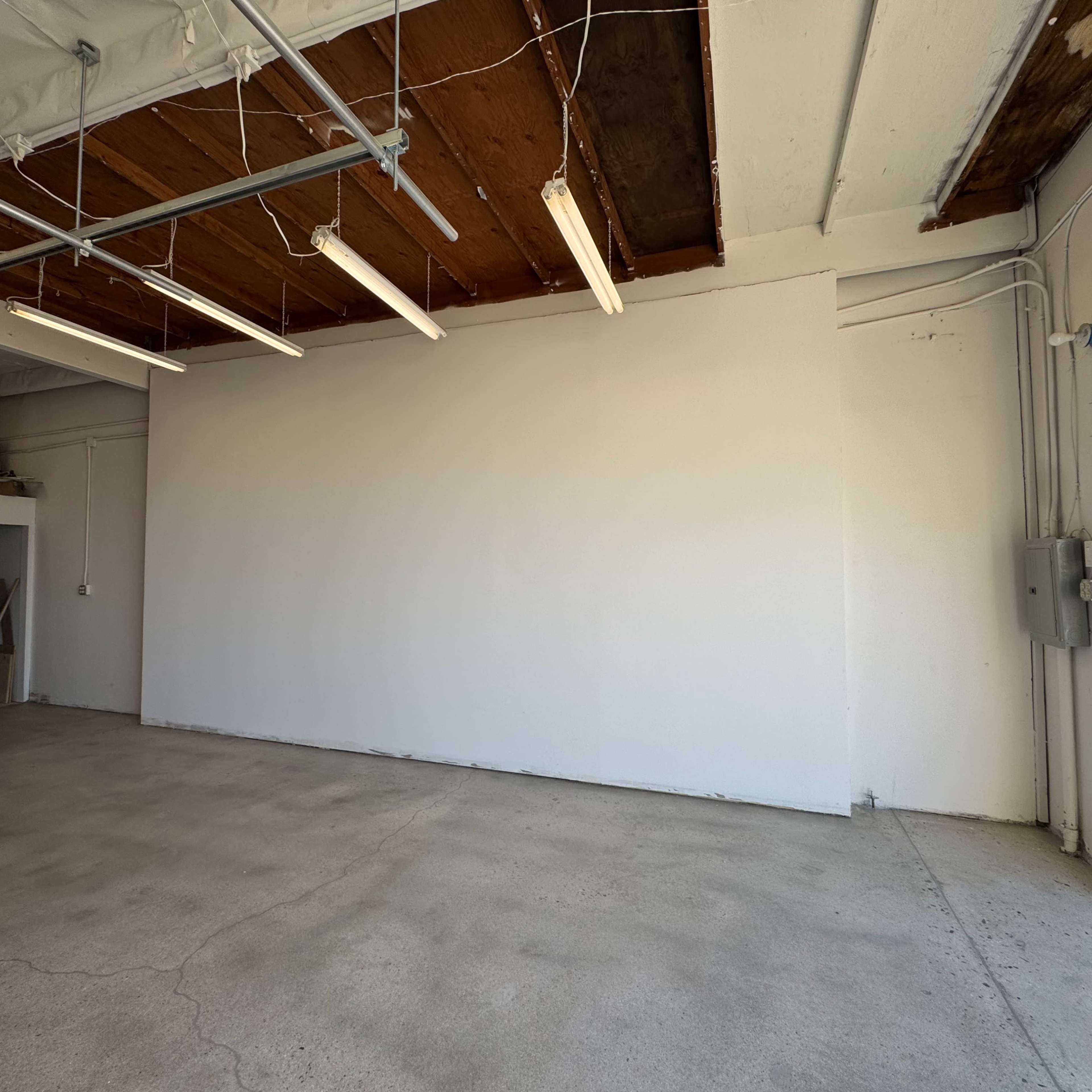 Studio "M" 10' x 20' wall, Natural Day light and Night time studio,  Props and lights included Image in Fullerton, Fullerton, CA