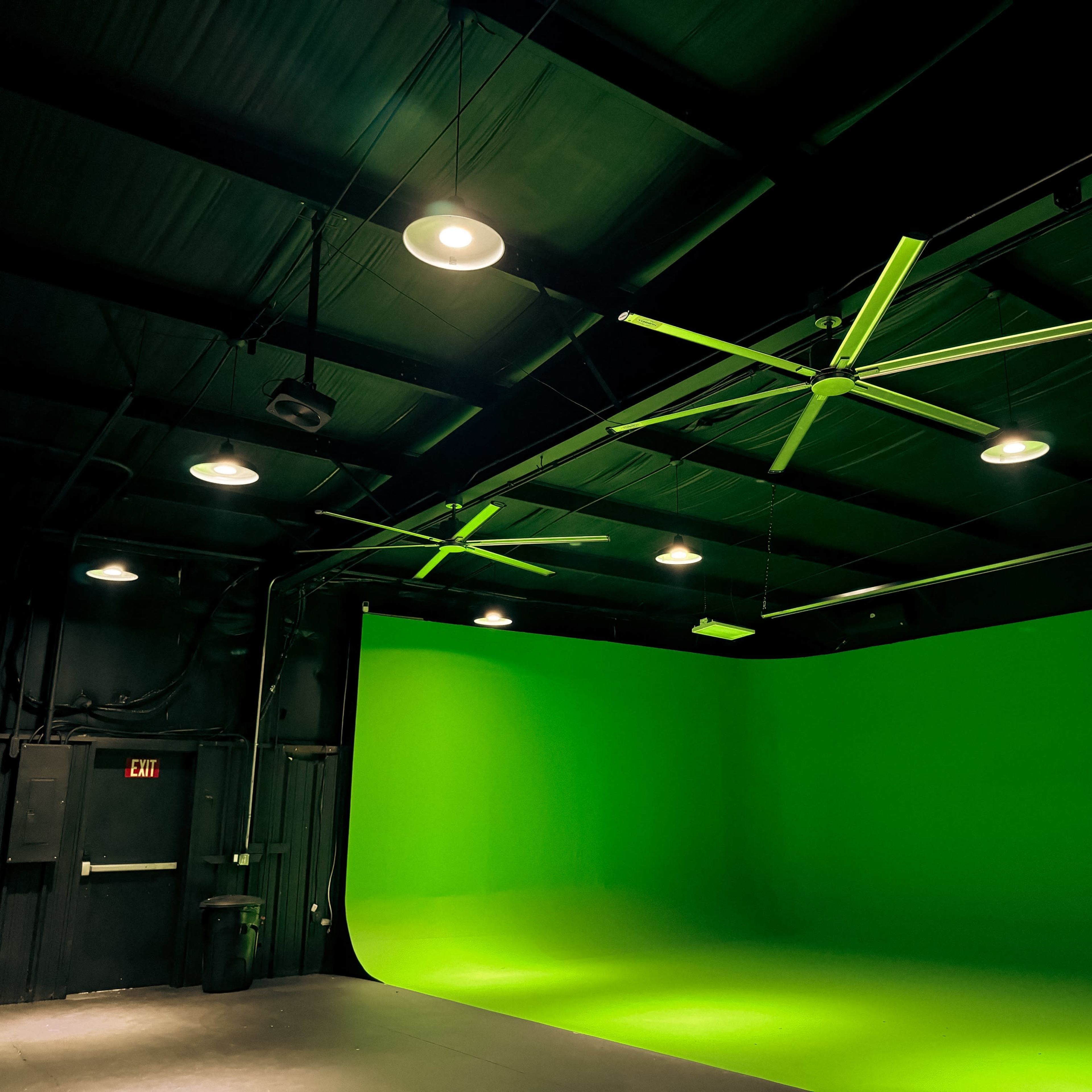 Memorial City Contemporary Warehouse With Green Screen Image in Spring Branch West, Houston, TX