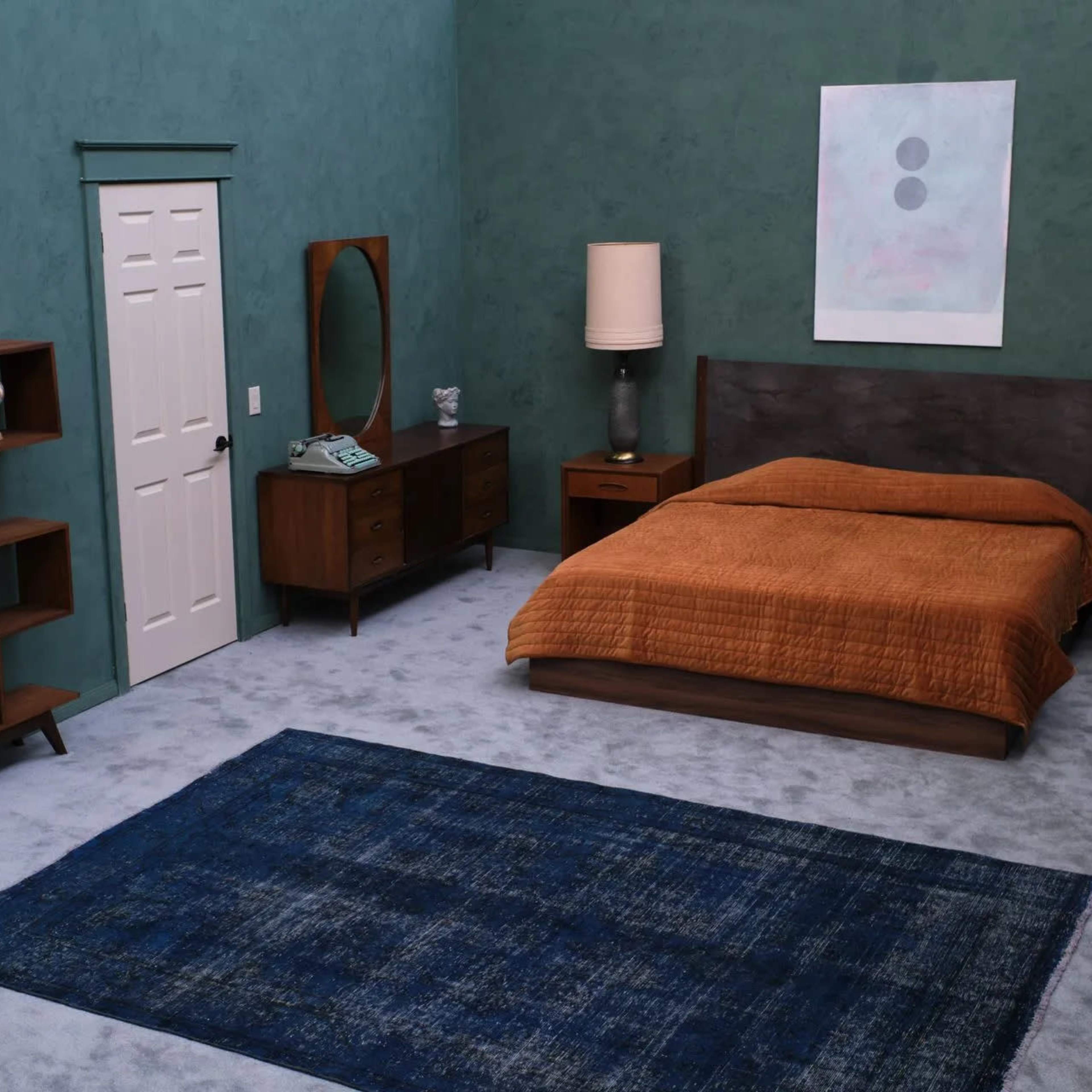 Vintage Inspired Bedroom Set w/ Textured Walls Image in Huntington Park, Vernon, CA