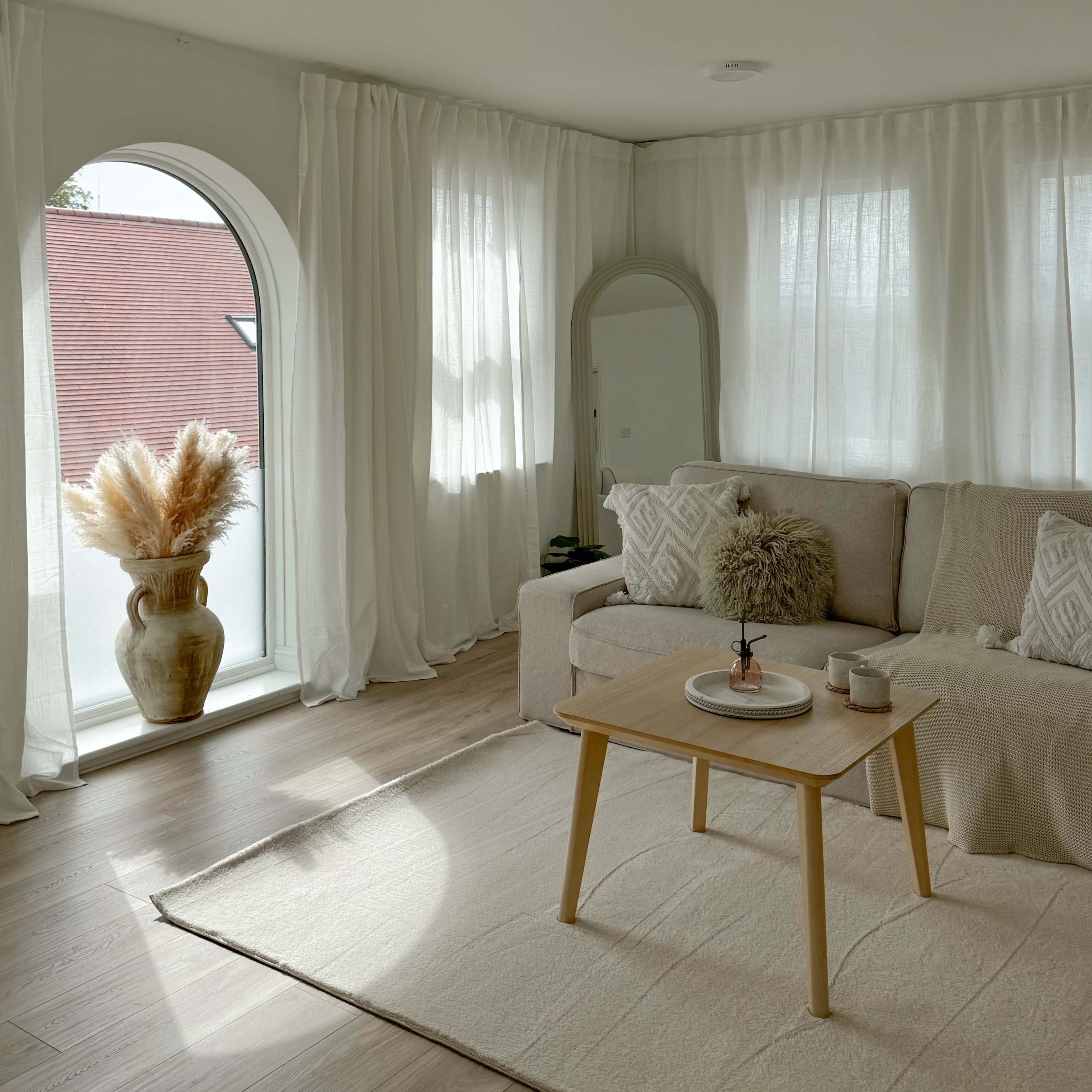 Bright Natural Daylight Aesthetic Photography Content Creation Studio and Podcast Room Image in Crowthorne, Crowthorne, England