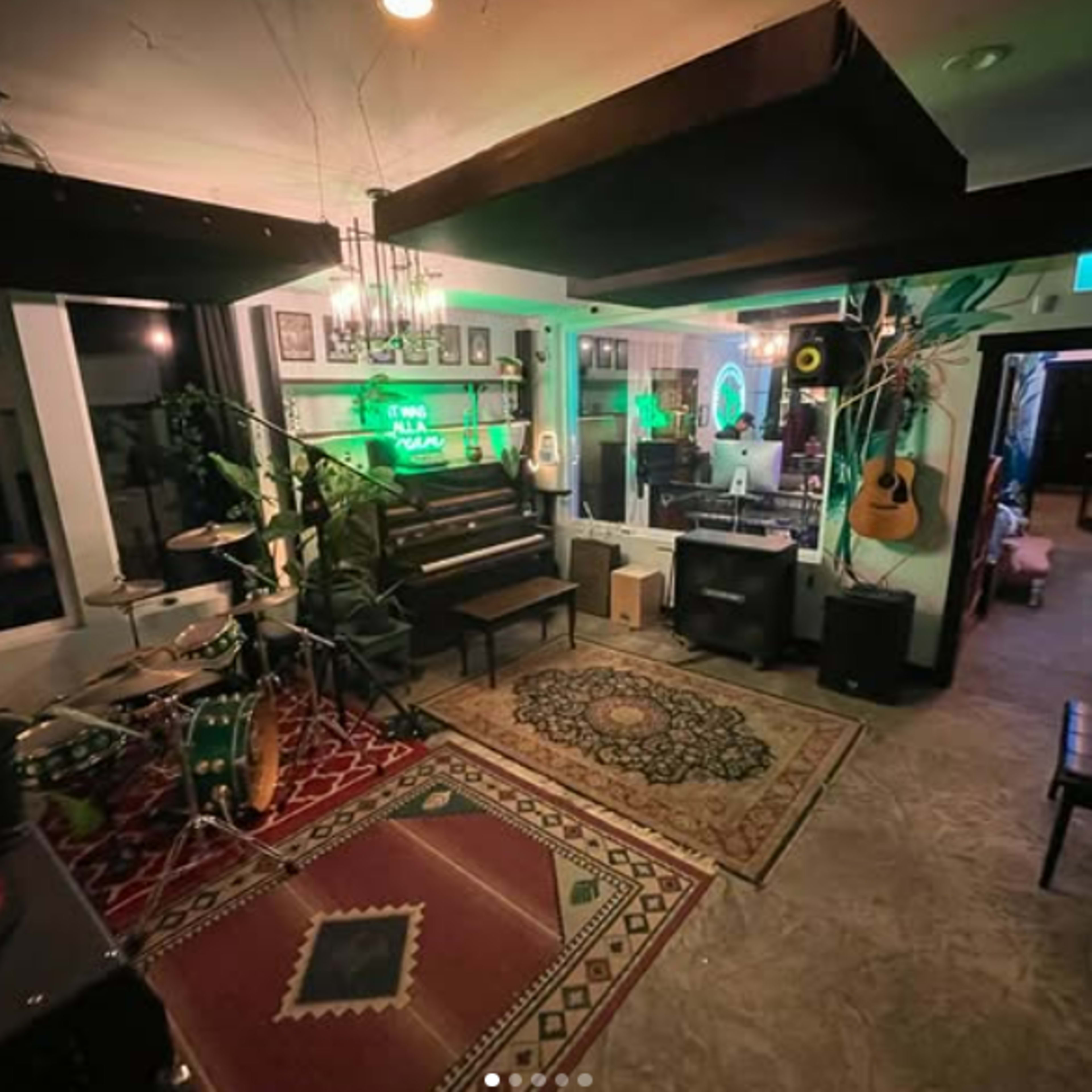 Vibey Music Studio in the Orchard Image in Kelowna, Kelowna, BC