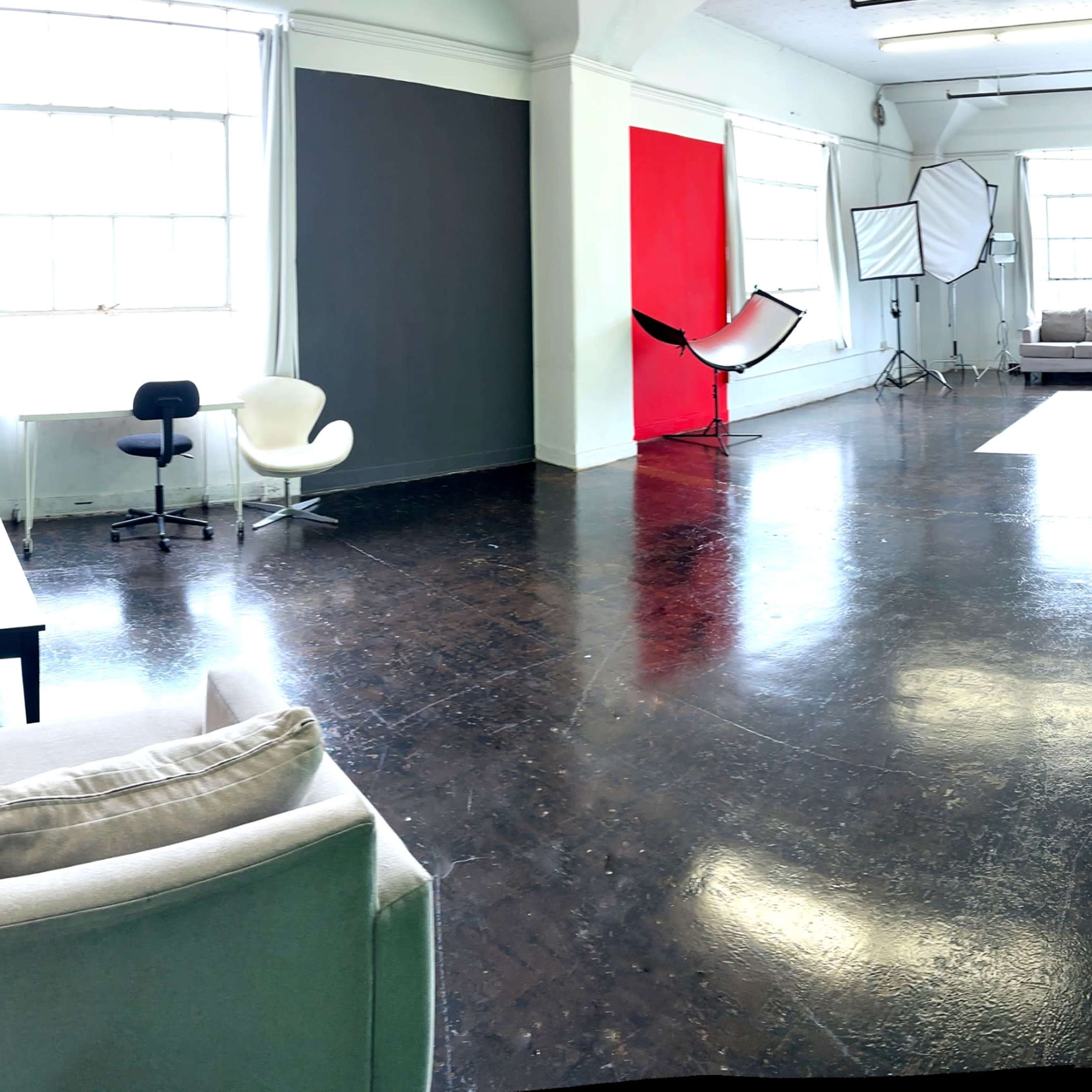Beautiful Studio with Cyc Wall, Green Screen, Natural Light, Multiple Backgrounds and Free Lighting Gear Image in Central LA, Los Angeles, CA