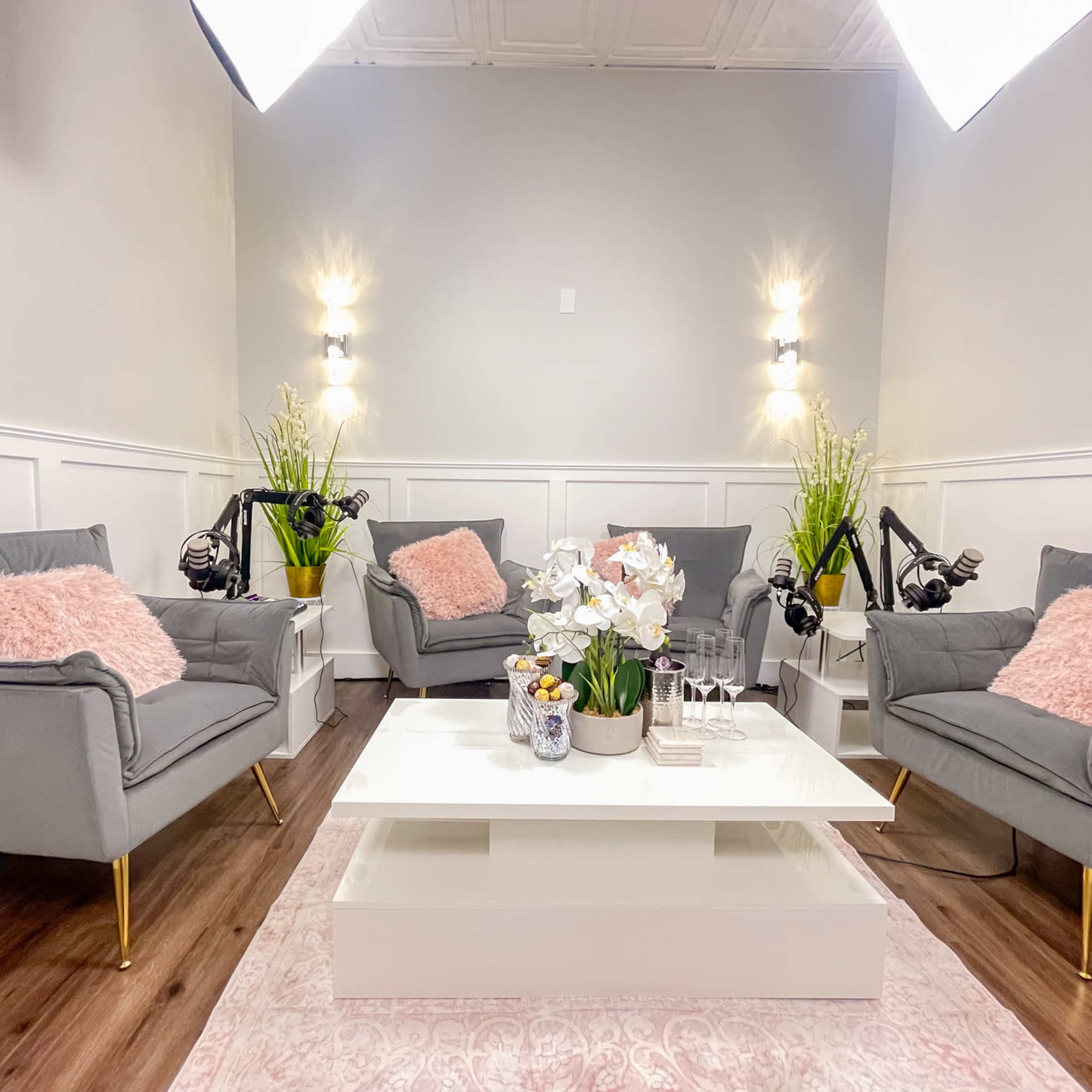 Elevate Your Creative Vibe: San Antonio’s Stylish Studio for Unstoppable Women Content Creators, Ready to jump in to the fast growing Podcast space. Located in the heart of San Antonio Image in Monticello Park, San Antonio, TX