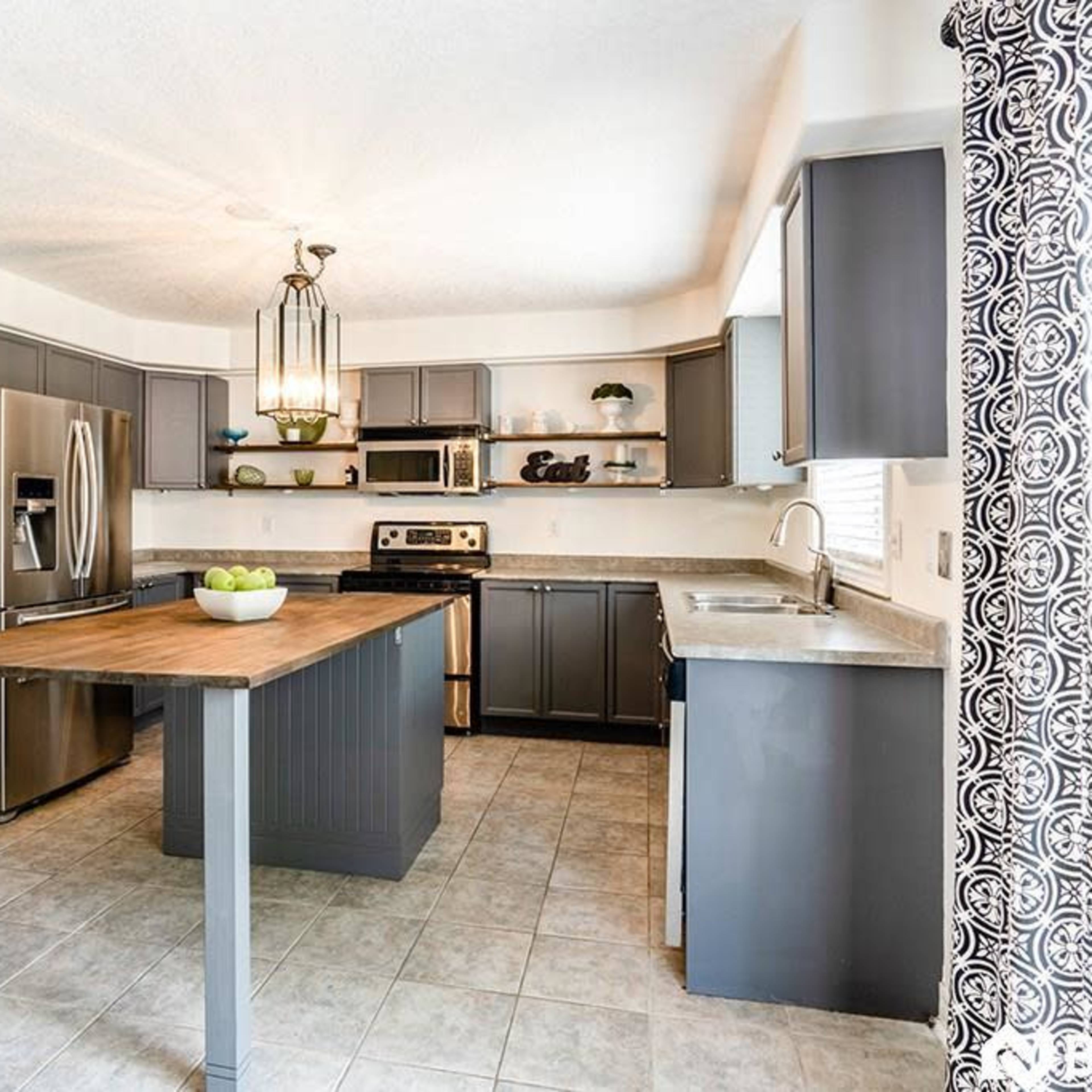 Modern Home with Outdoor Space in Barrie Image in Barrie, Barrie, ON
