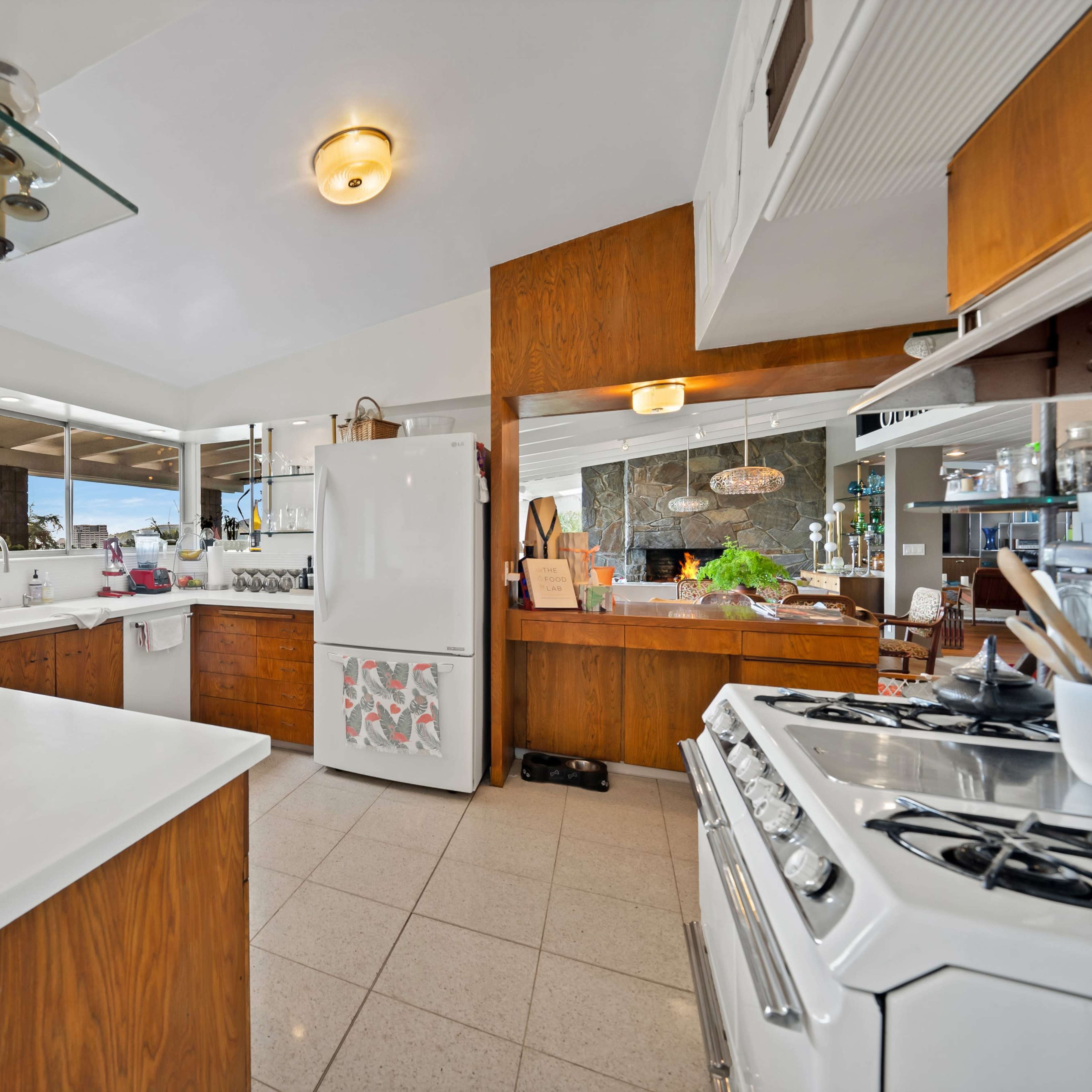 RETRO CHIC GLENDALE  VIEW HOUSE Image in Glendale, Glendale, CA